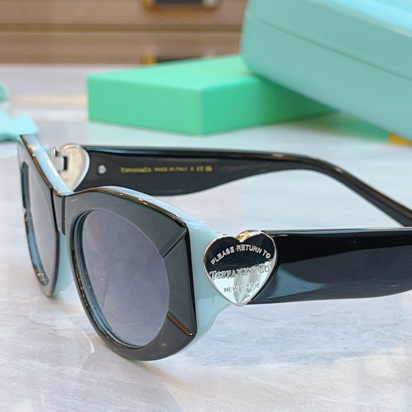 ，【Tiffany & Co.】蒂芙*尼新款太阳镜，Mod：TF4222U，Size：56口17-140