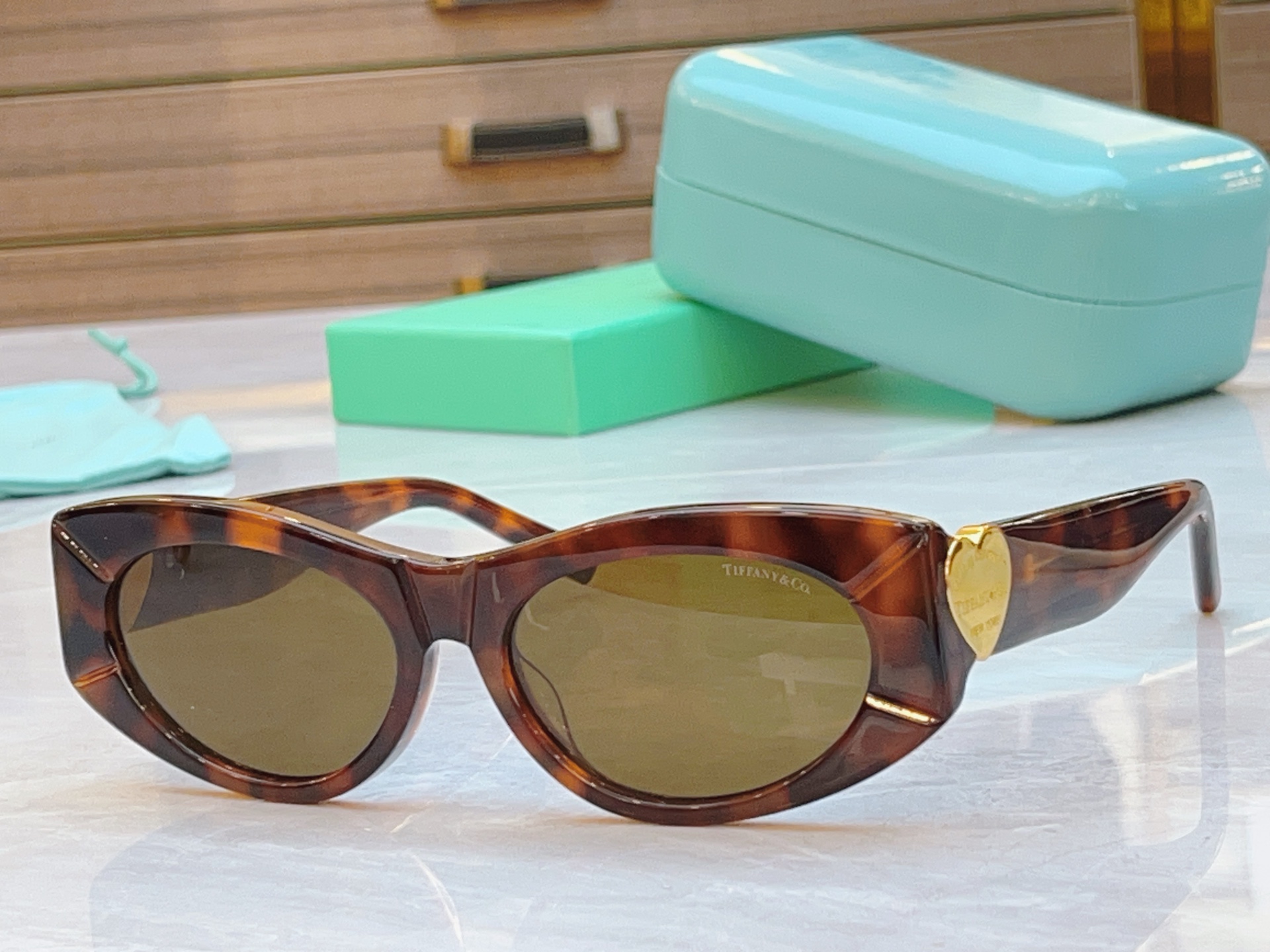 ，【Tiffany & Co.】蒂芙*尼新款太阳镜，Mod：TF4222U，Size：56口17-140