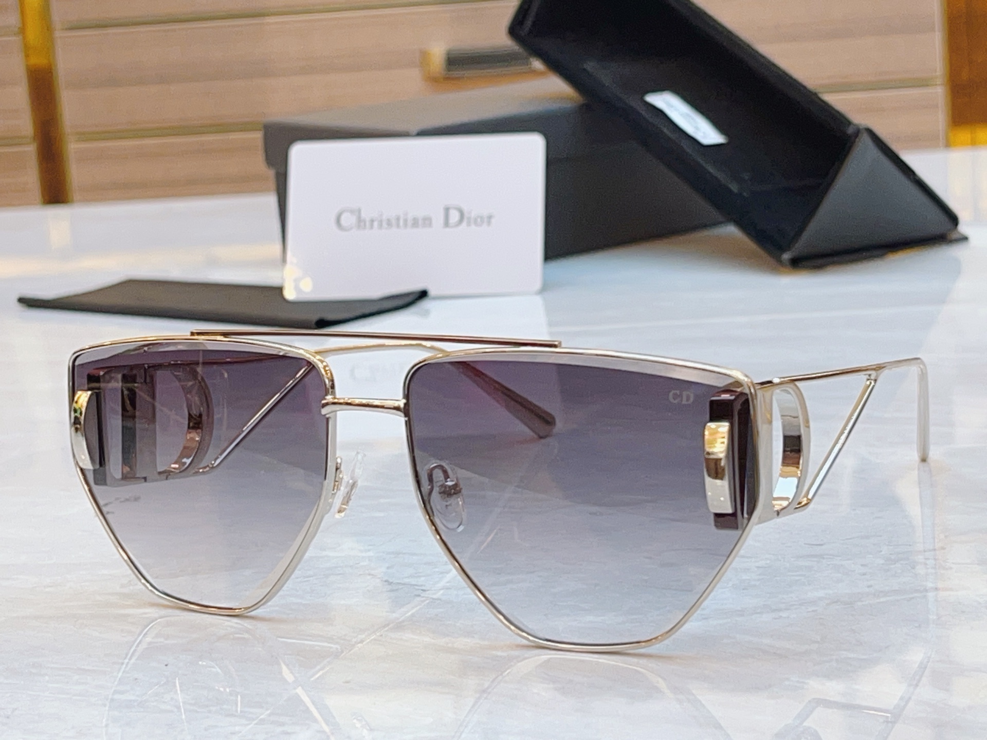 ，【DIO* 】迪*奥新款太阳镜，
MODEL：DSGTA42UCR，SIZE：64口16-140