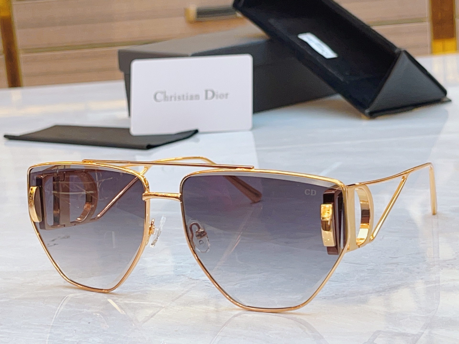 ，【DIO* 】迪*奥新款太阳镜，
MODEL：DSGTA42UCR，SIZE：64口16-140