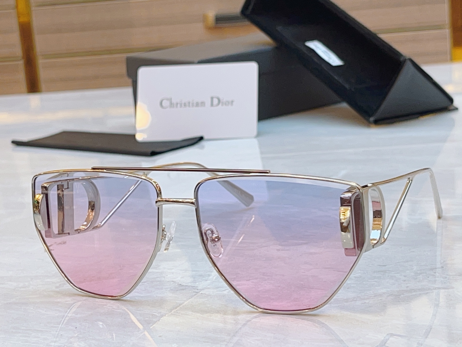 ，【DIO* 】迪*奥新款太阳镜，
MODEL：DSGTA42UCR，SIZE：64口16-140