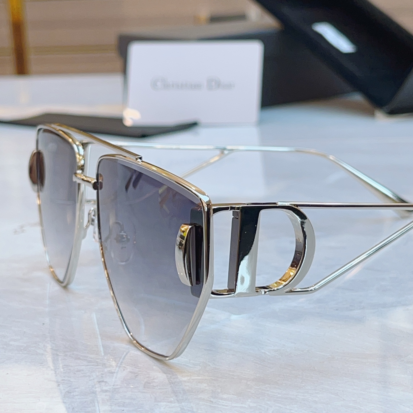 ，【DIO* 】迪*奥新款太阳镜，
MODEL：DSGTA42UCR，SIZE：64口16-140