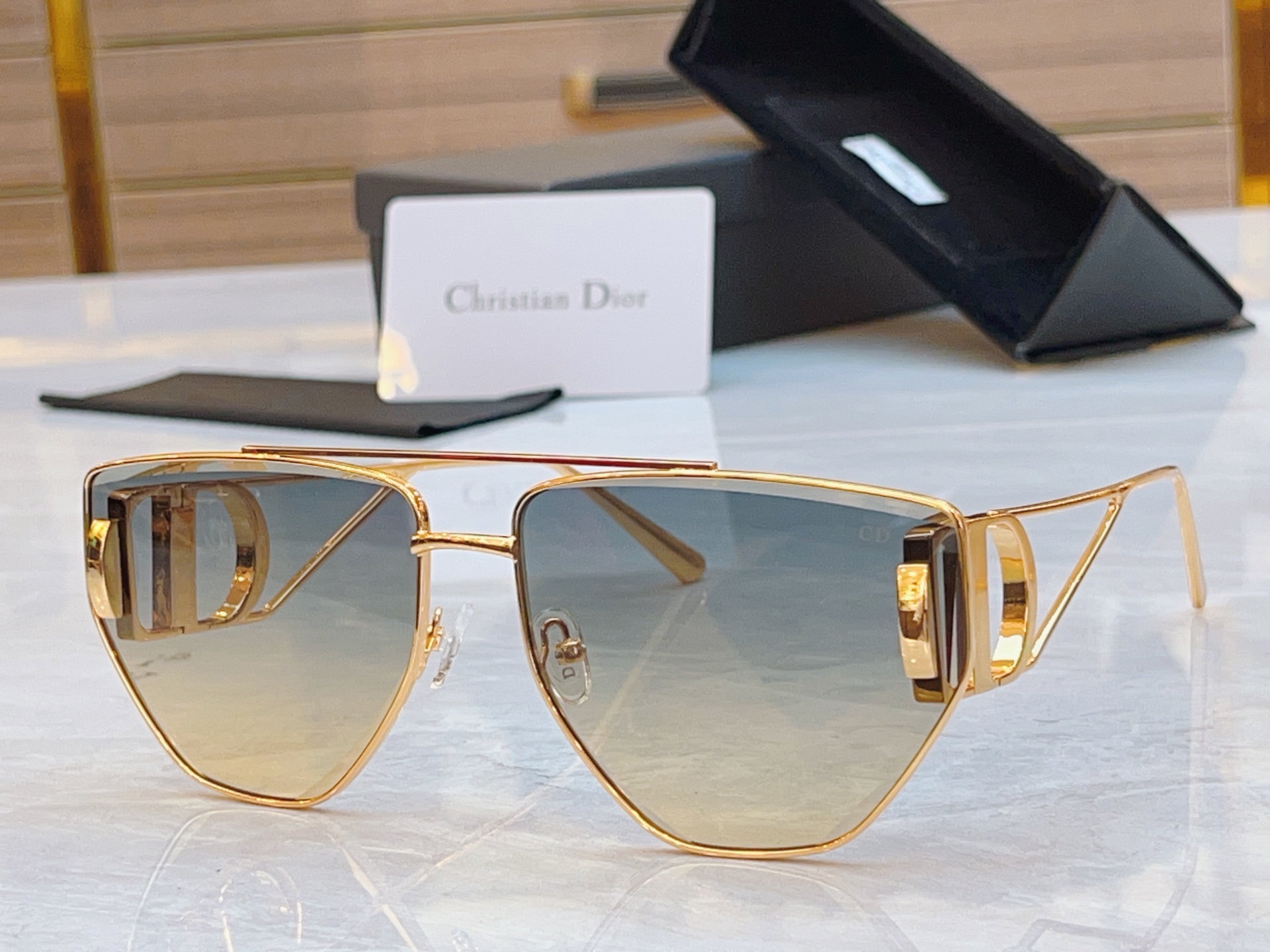 ，【DIO* 】迪*奥新款太阳镜，
MODEL：DSGTA42UCR，SIZE：64口16-140