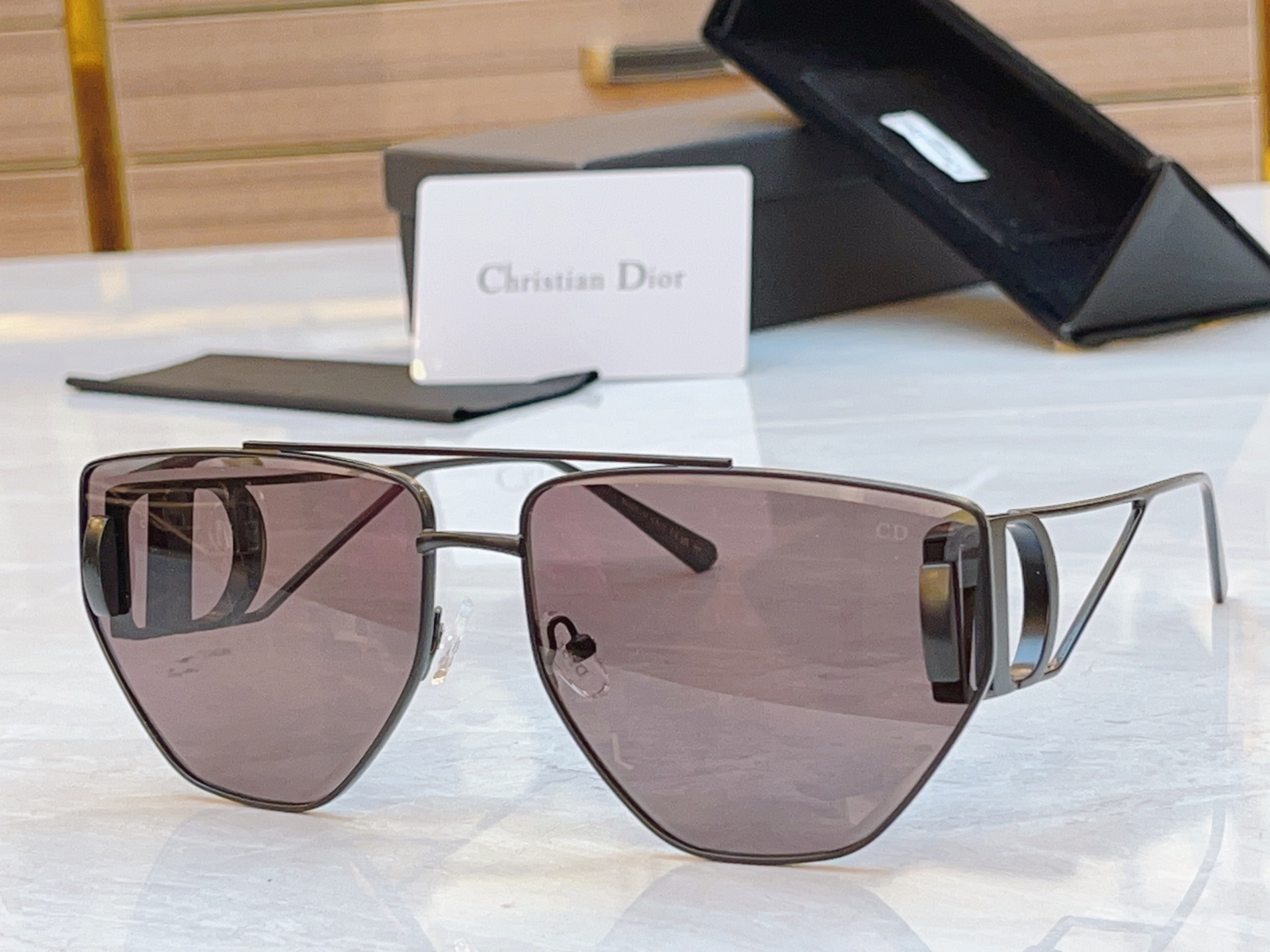 ，【DIO* 】迪*奥新款太阳镜，
MODEL：DSGTA42UCR，SIZE：64口16-140