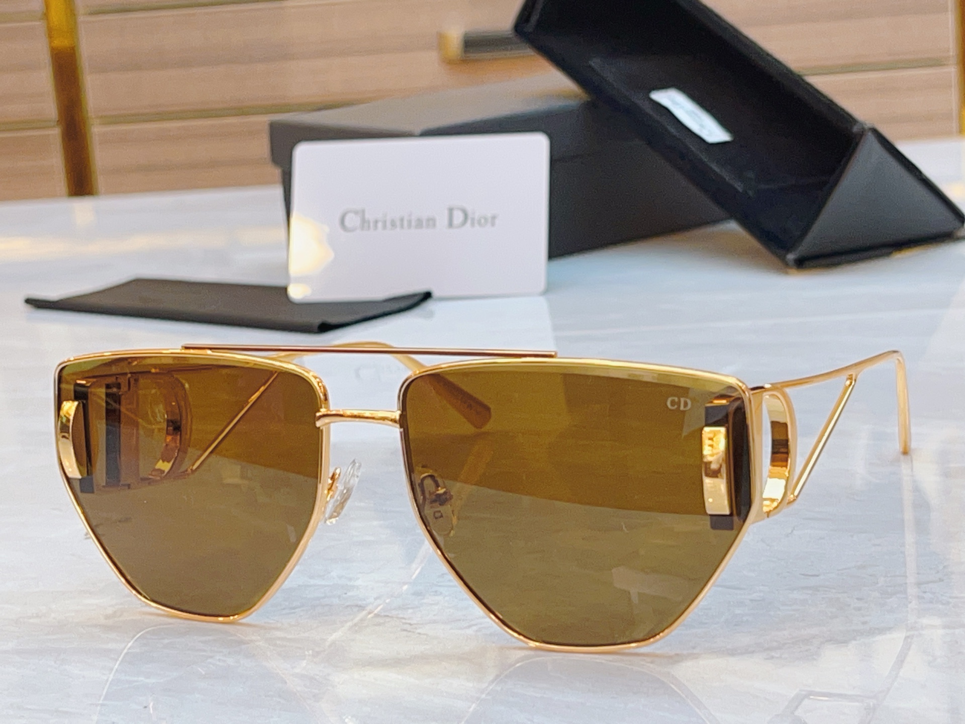 ，【DIO* 】迪*奥新款太阳镜，
MODEL：DSGTA42UCR，SIZE：64口16-140