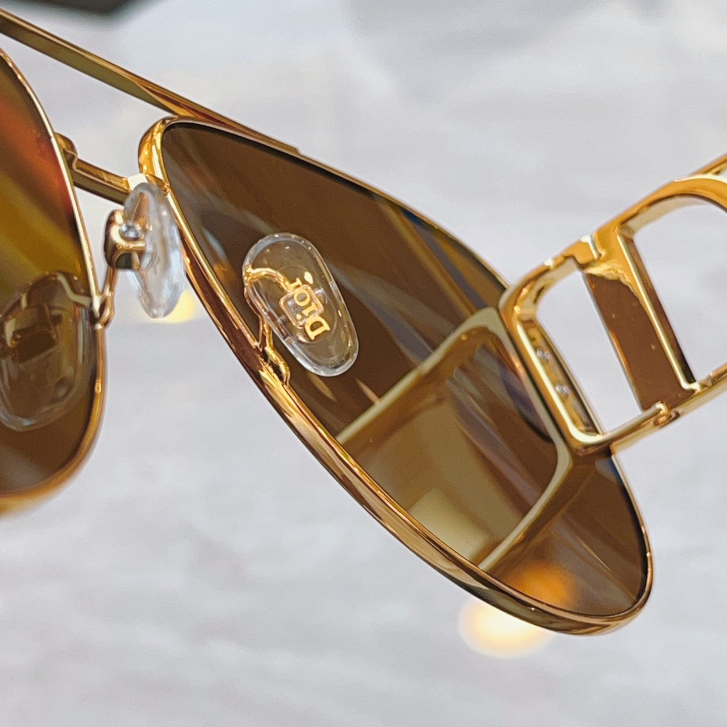 ，【DIO* 】迪*奥新款太阳镜，
MODEL：DSGTA44UCR，SIZE：65口16-140