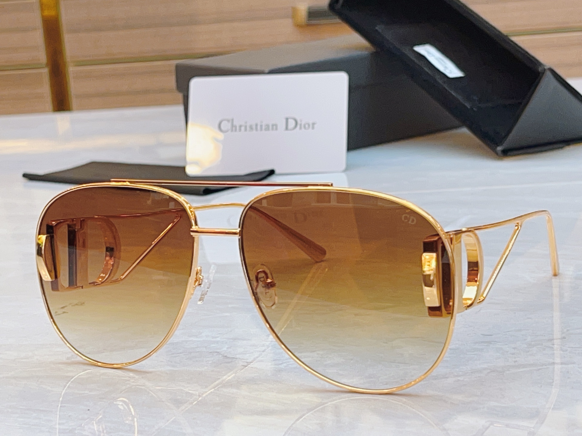 ，【DIO* 】迪*奥新款太阳镜，
MODEL：DSGTA44UCR，SIZE：65口16-140