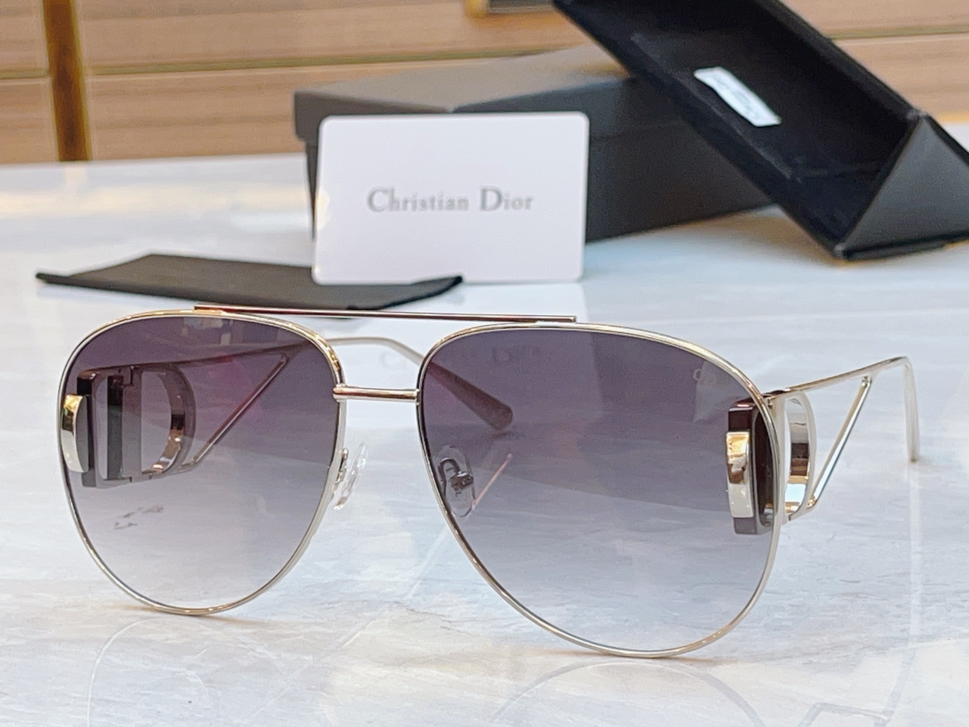 ，【DIO* 】迪*奥新款太阳镜，
MODEL：DSGTA44UCR，SIZE：65口16-140