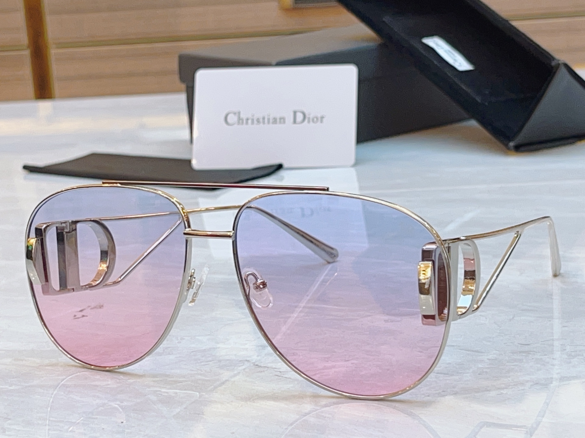 ，【DIO* 】迪*奥新款太阳镜，
MODEL：DSGTA44UCR，SIZE：65口16-140