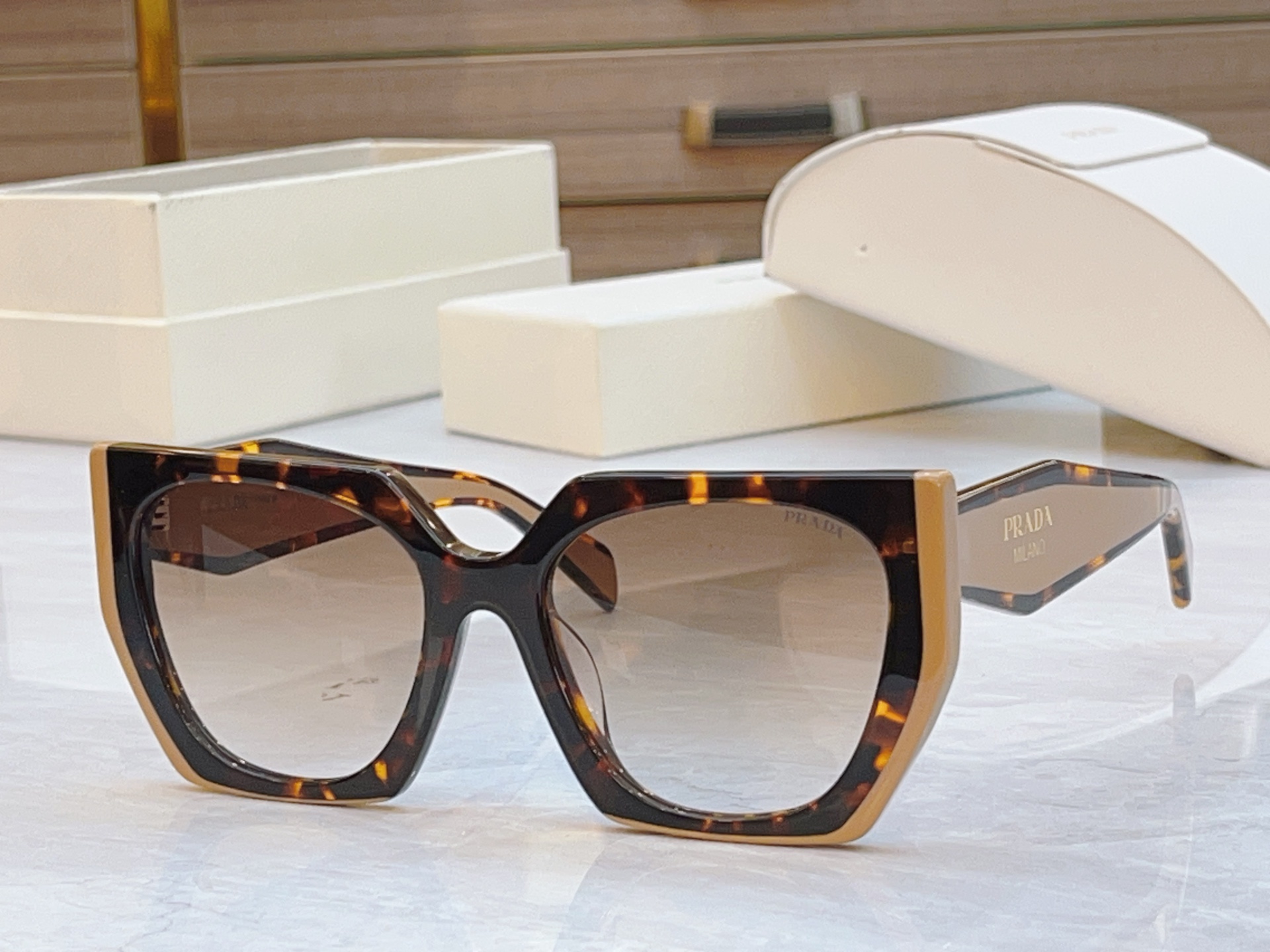 NO:373989,,【PRAD*】Praxda new sunglasses, MODELSPR 15W, SIZE55 port 20-145 glasses sunglasses, glasses, prada, prada19860909,【PRAD*】普拉*达新款太阳镜,MODELSPR 15W,SIZE55口20-145眼镜墨镜太阳镜,眼镜,prada,prada,glasses