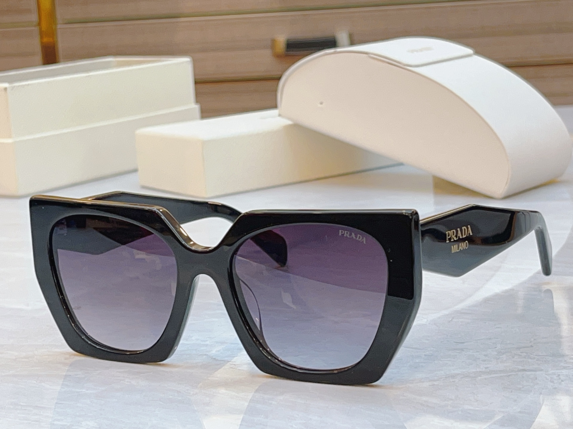 ，【PRAD*】普拉*达新款太阳镜🕶️，MODEL：SPR 15W，SIZE：55口20-145