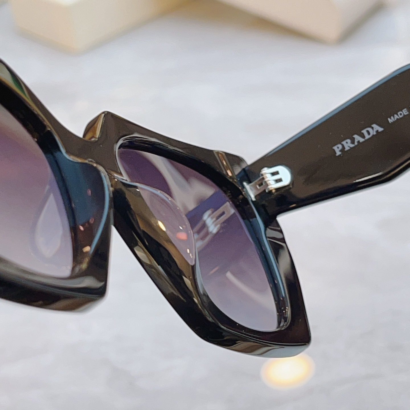 ，【PRAD*】普拉*达新款太阳镜🕶️，MODEL：SPR 15W，SIZE：55口20-145