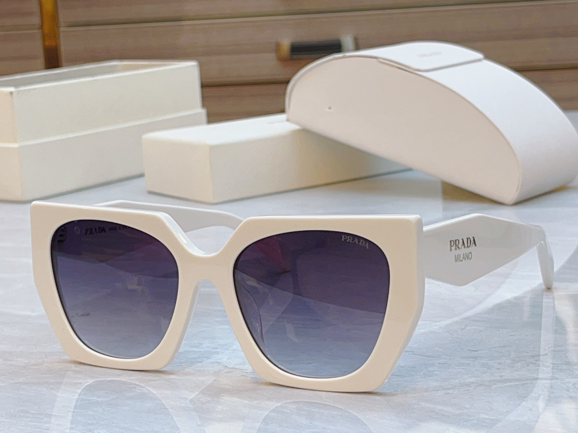 ，【PRAD*】普拉*达新款太阳镜🕶️，MODEL：SPR 15W，SIZE：55口20-145