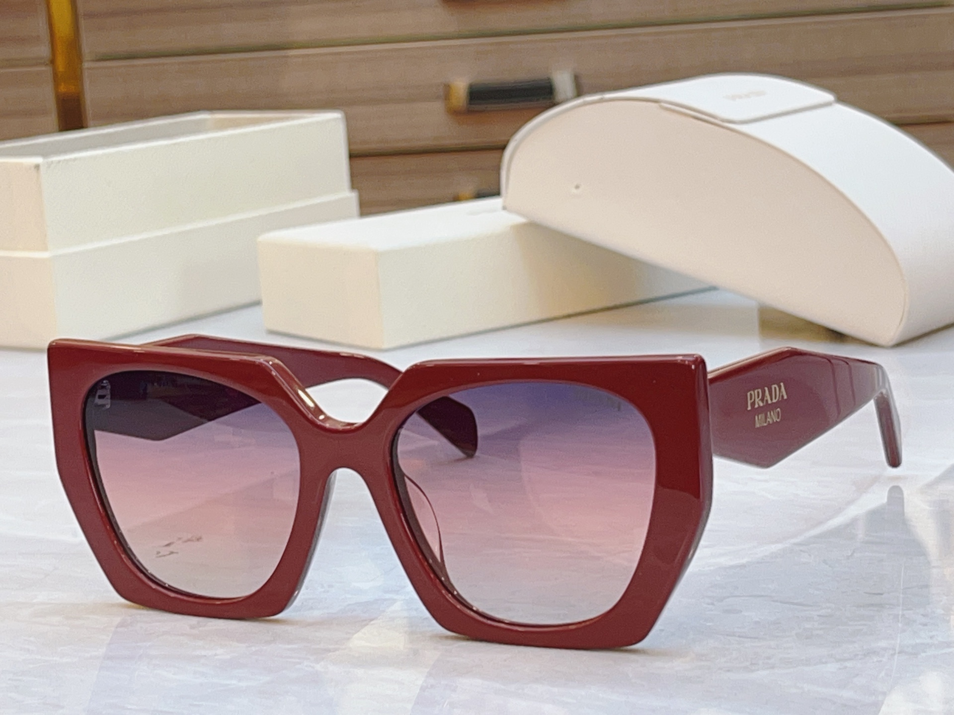 ，【PRAD*】普拉*达新款太阳镜🕶️，MODEL：SPR 15W，SIZE：55口20-145