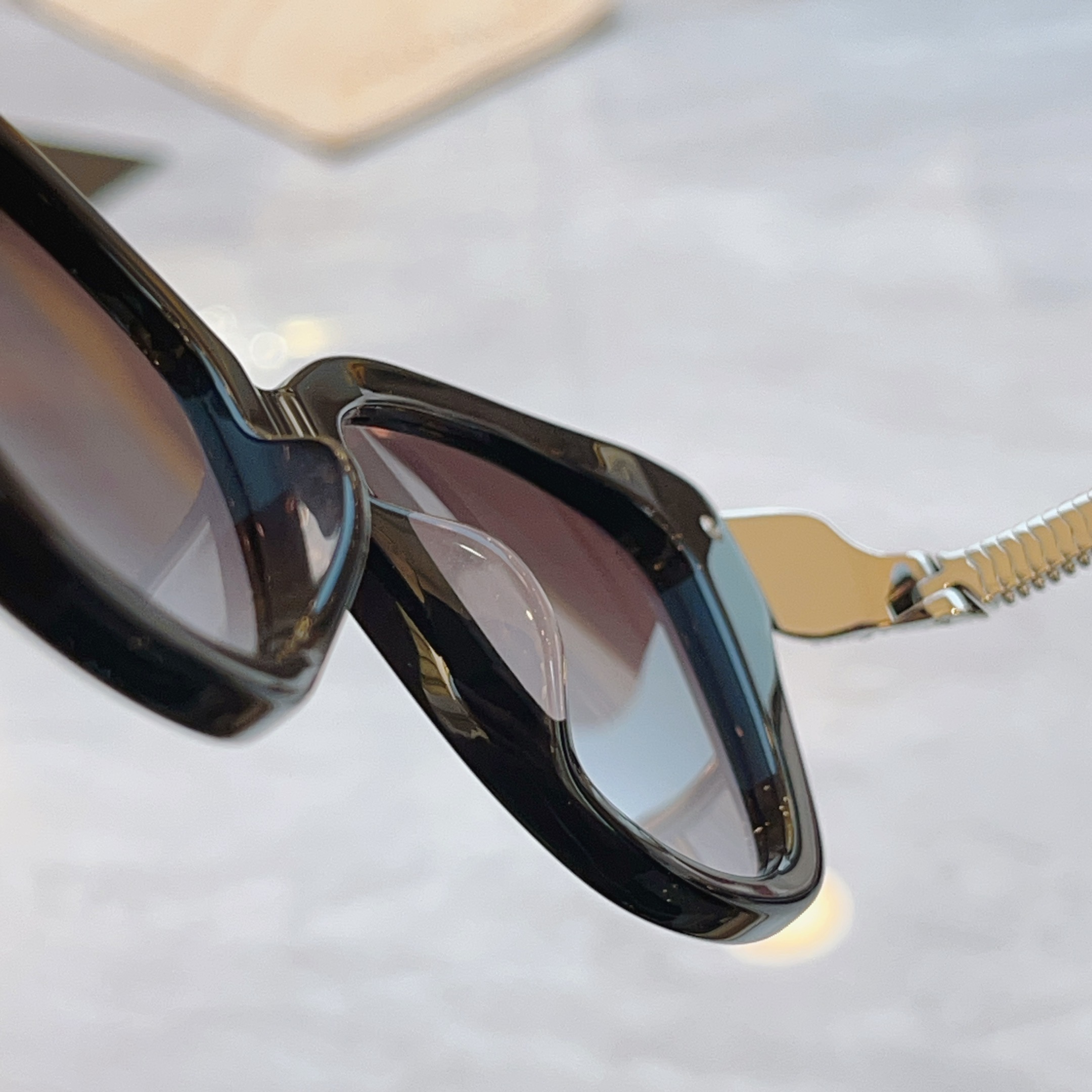 ，【BVLGA*】宝格*丽新款太阳镜，MODEL：BV50005I，SIZE：52口16-140