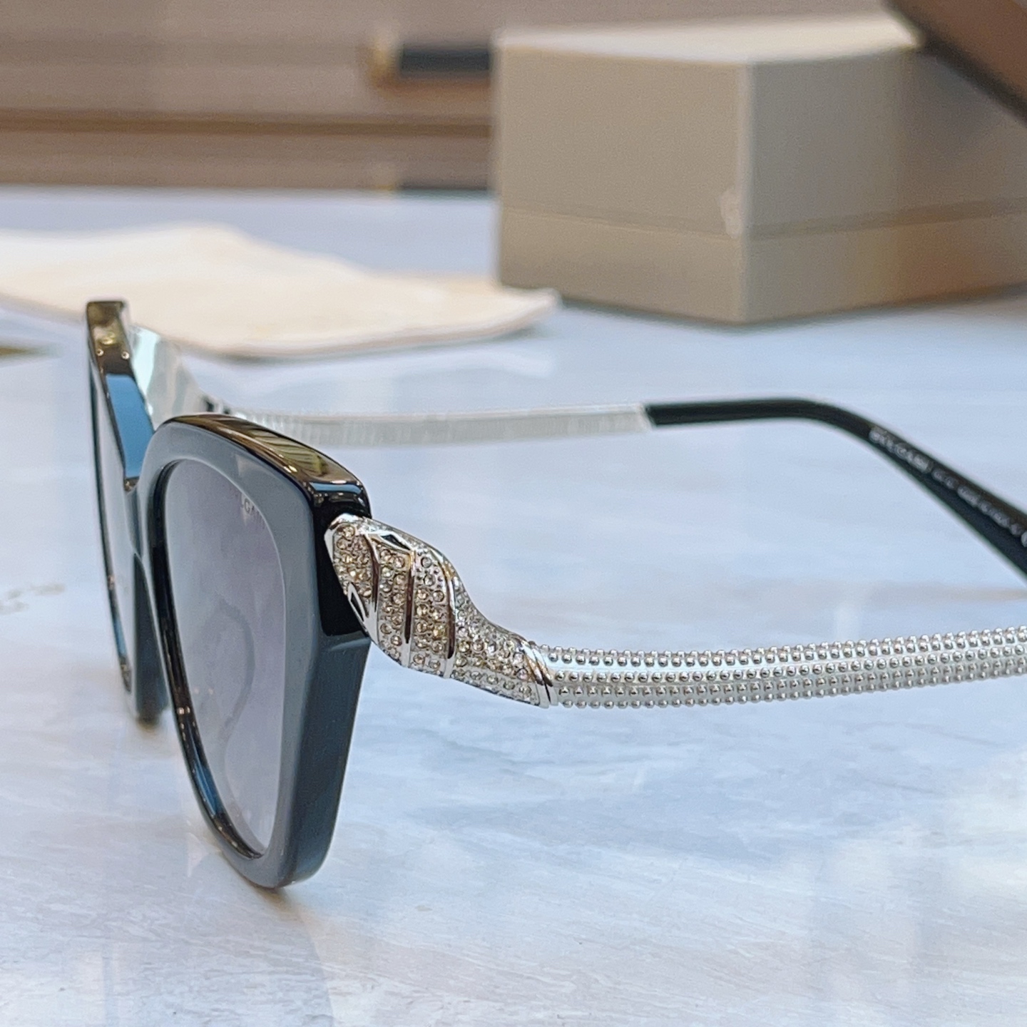 ，【BVLGA*】宝格*丽新款太阳镜，MODEL：BV50005I，SIZE：52口16-140