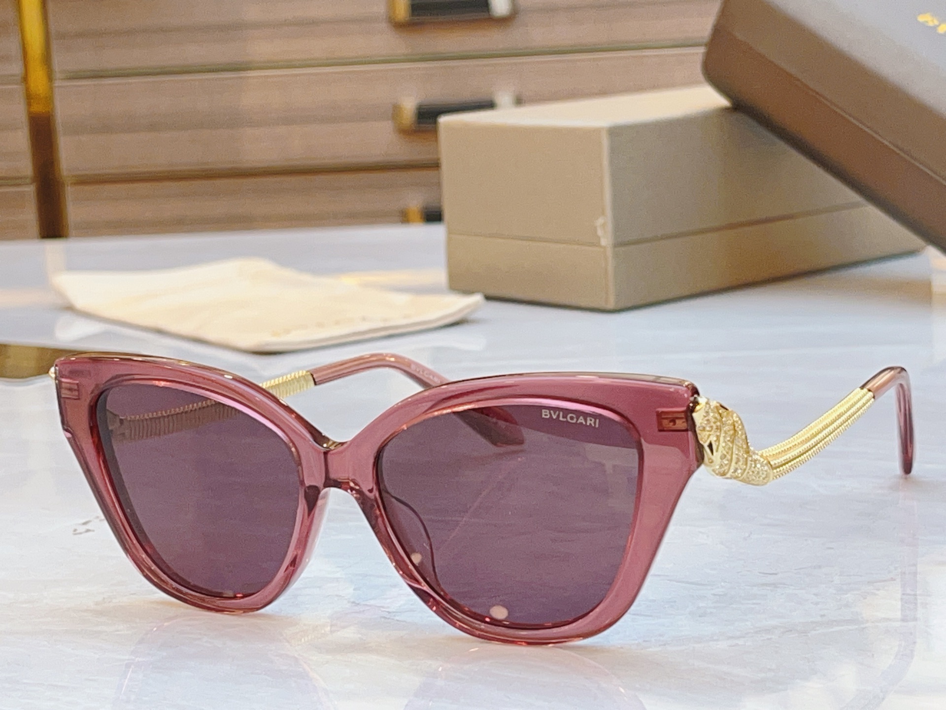 ，【BVLGA*】宝格*丽新款太阳镜，MODEL：BV50005I，SIZE：52口16-140