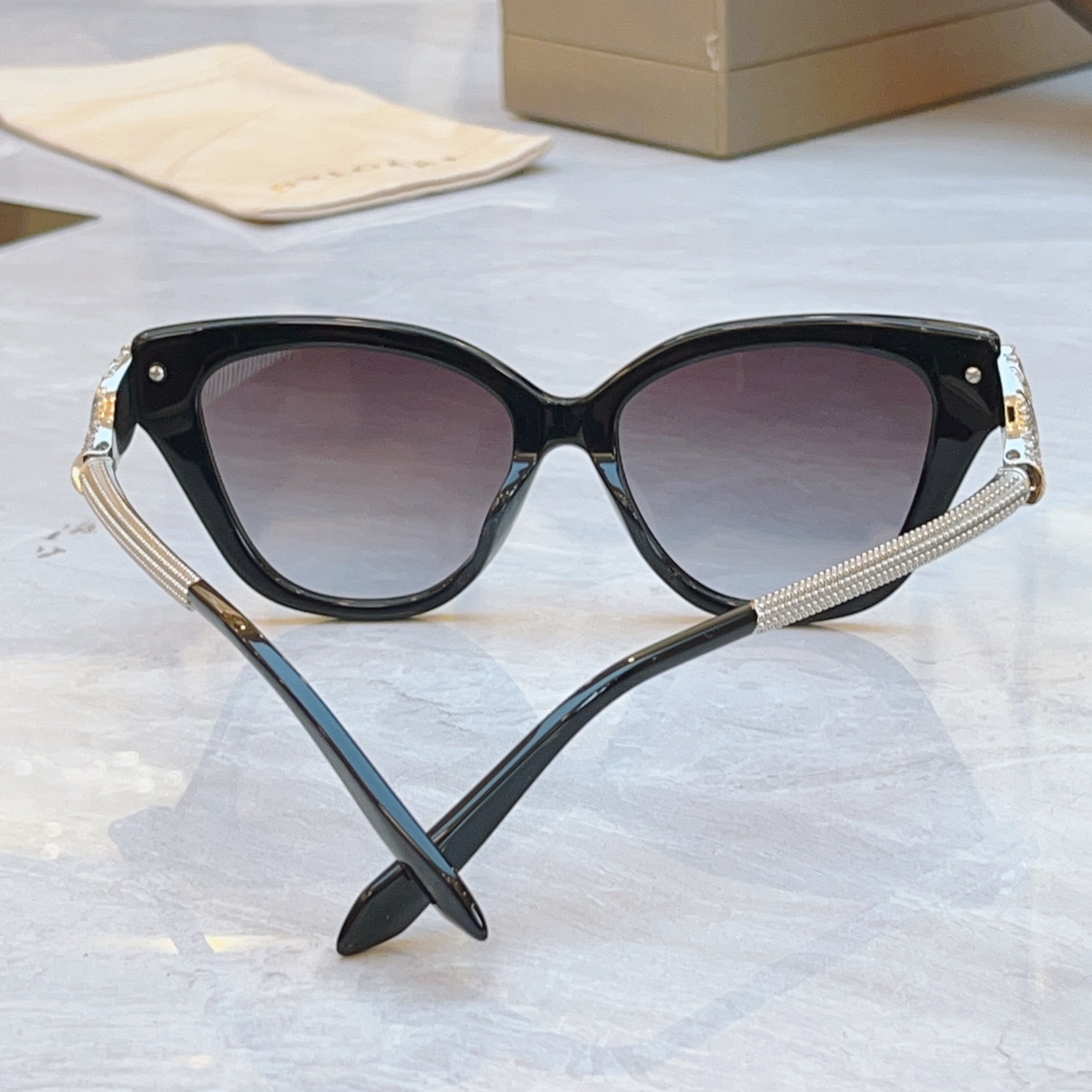 ，【BVLGA*】宝格*丽新款太阳镜，MODEL：BV50005I，SIZE：52口16-140