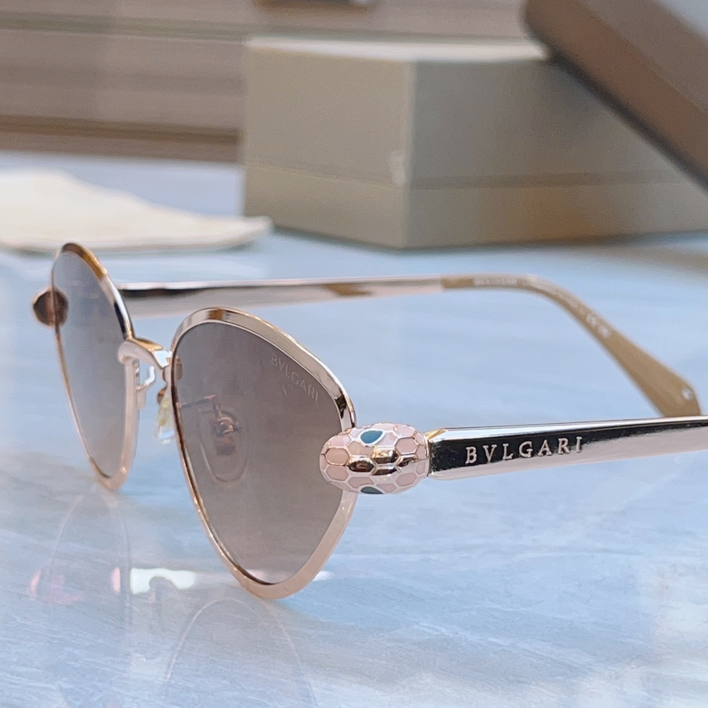 ，【BVLGA*】宝格*丽新款太阳镜，
MODEL：BV50086U，SIZE：55口19-140