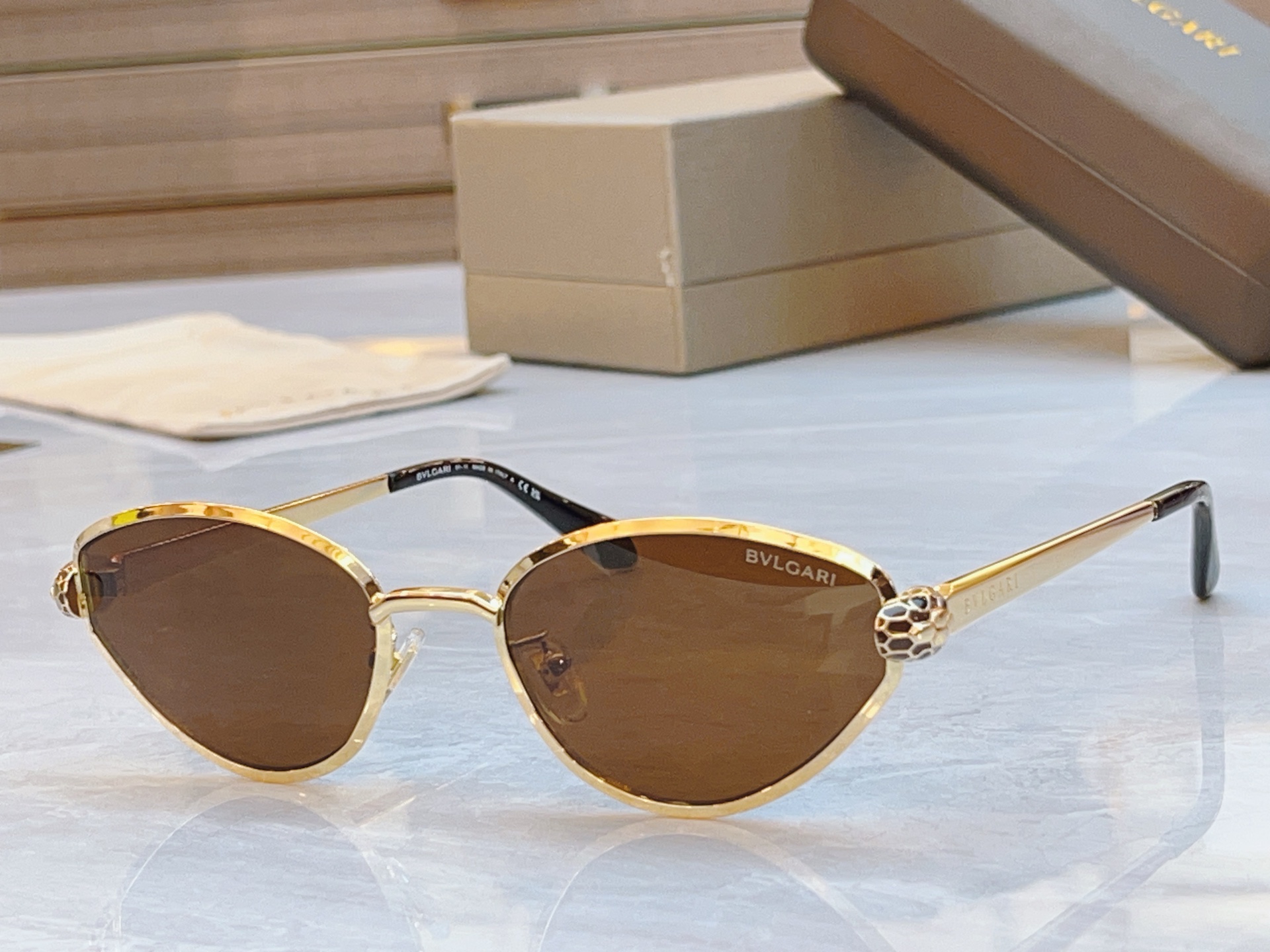 ，【BVLGA*】宝格*丽新款太阳镜，
MODEL：BV50086U，SIZE：55口19-140