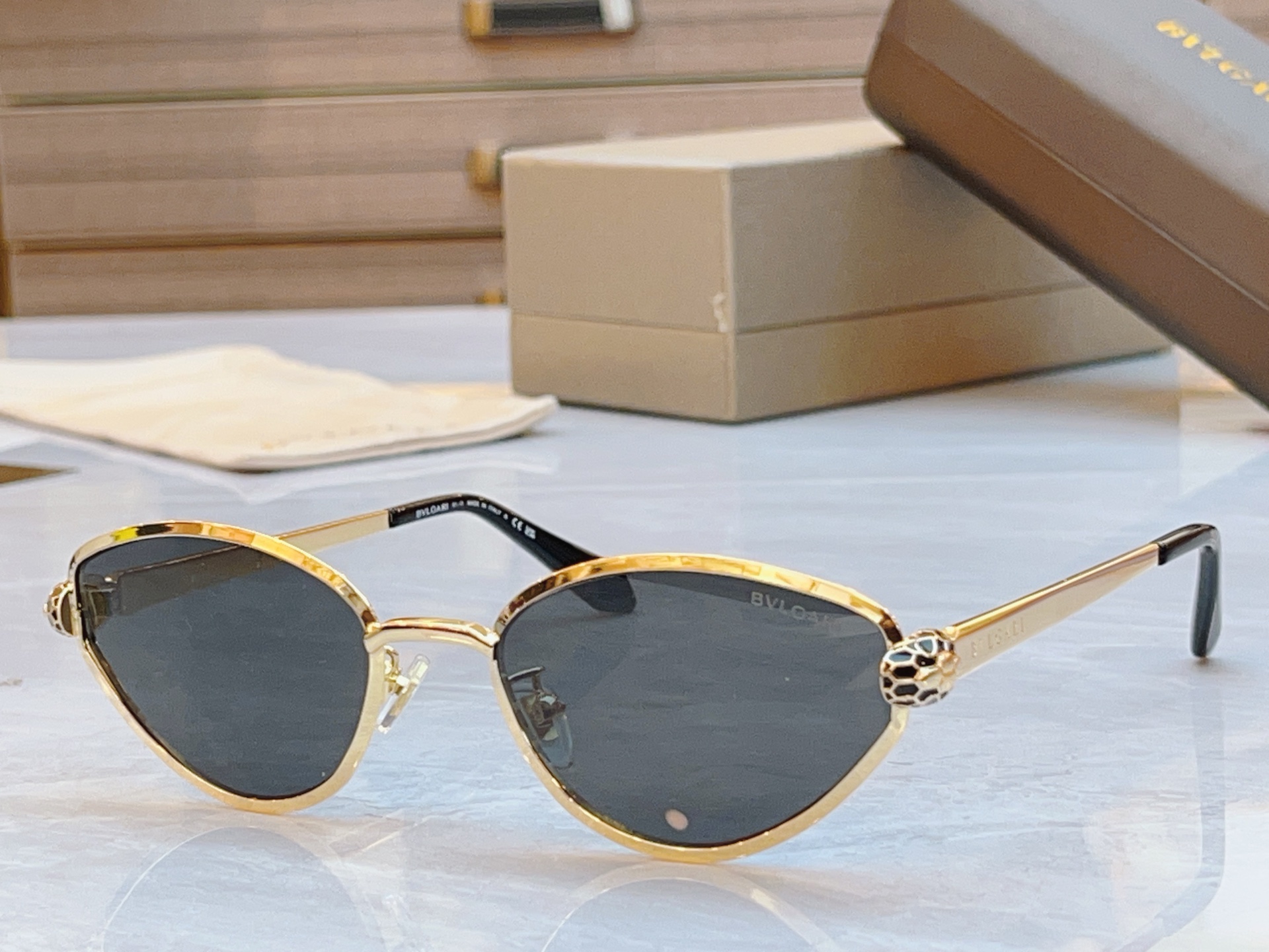 ，【BVLGA*】宝格*丽新款太阳镜，
MODEL：BV50086U，SIZE：55口19-140