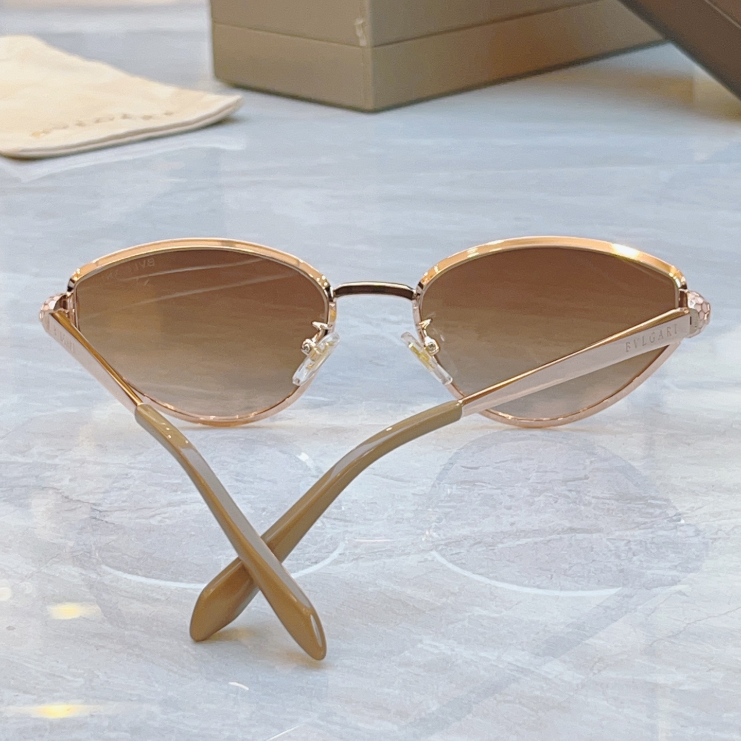 ，【BVLGA*】宝格*丽新款太阳镜，
MODEL：BV50086U，SIZE：55口19-140