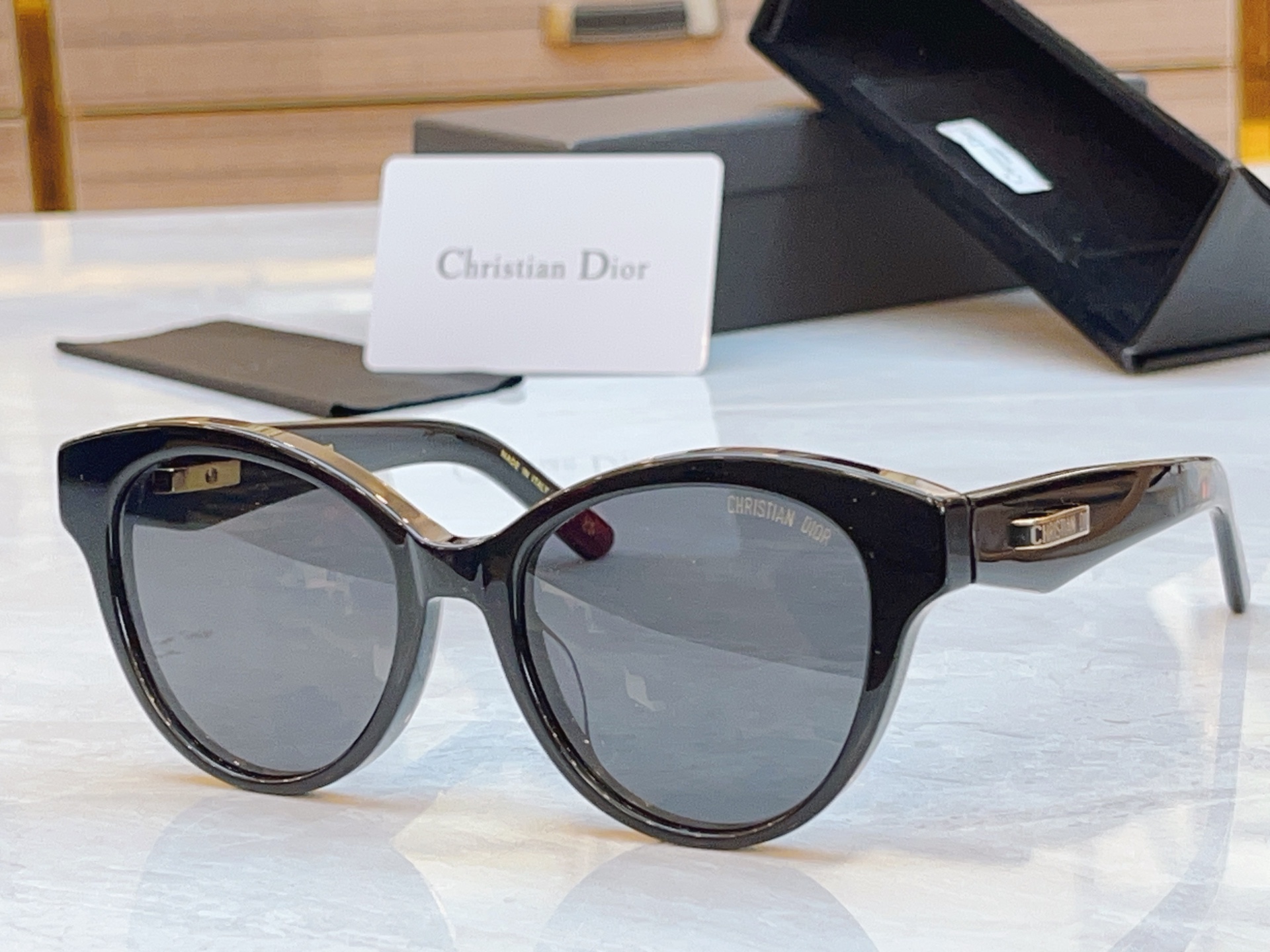 ，【DIO* 】迪*奥新款太阳镜，
MODEL：DIORCDIORO B2I，SIZE：51口18-14