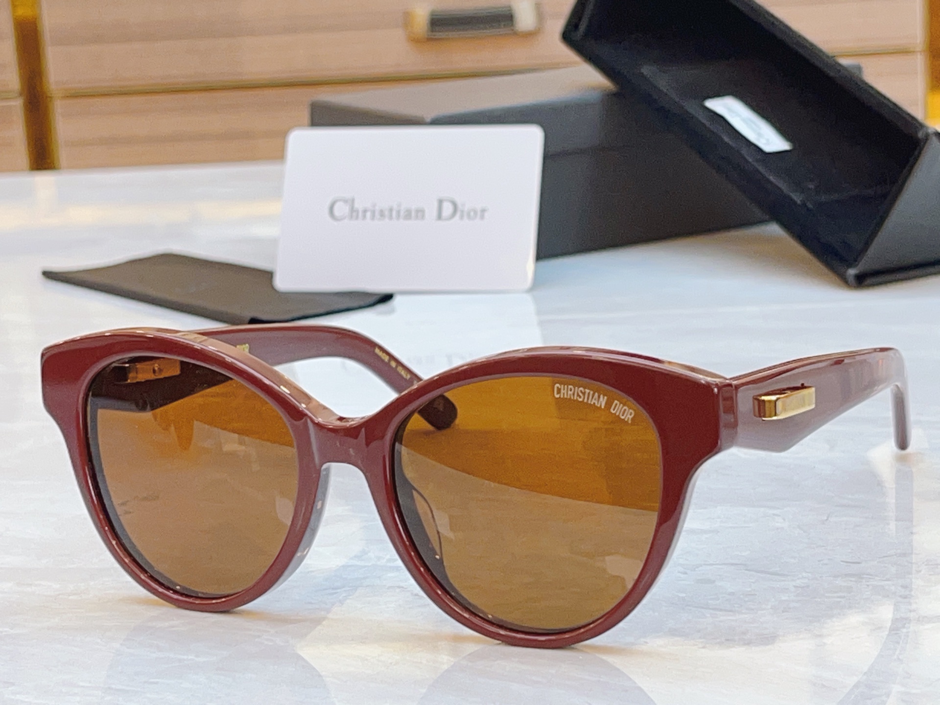 ，【DIO* 】迪*奥新款太阳镜，
MODEL：DIORCDIORO B2I，SIZE：51口18-14