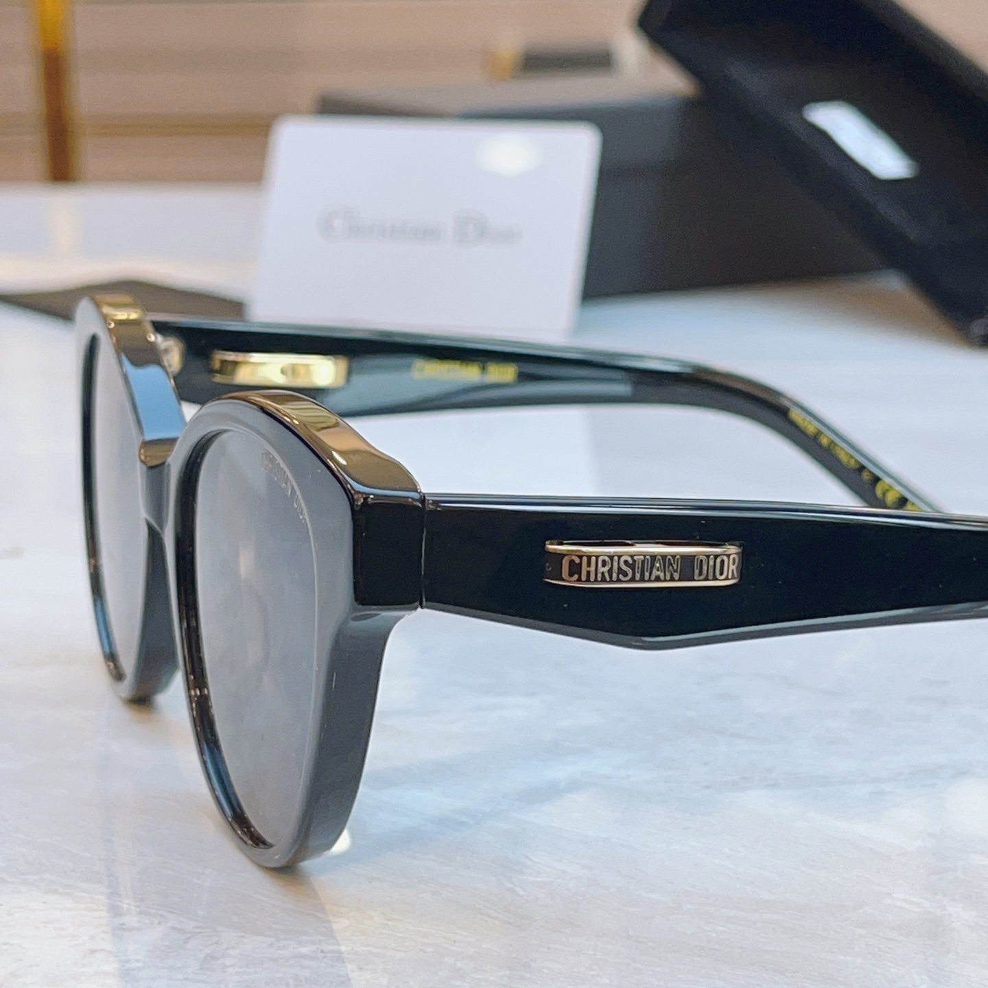 ，【DIO* 】迪*奥新款太阳镜，
MODEL：DIORCDIORO B2I，SIZE：51口18-14
