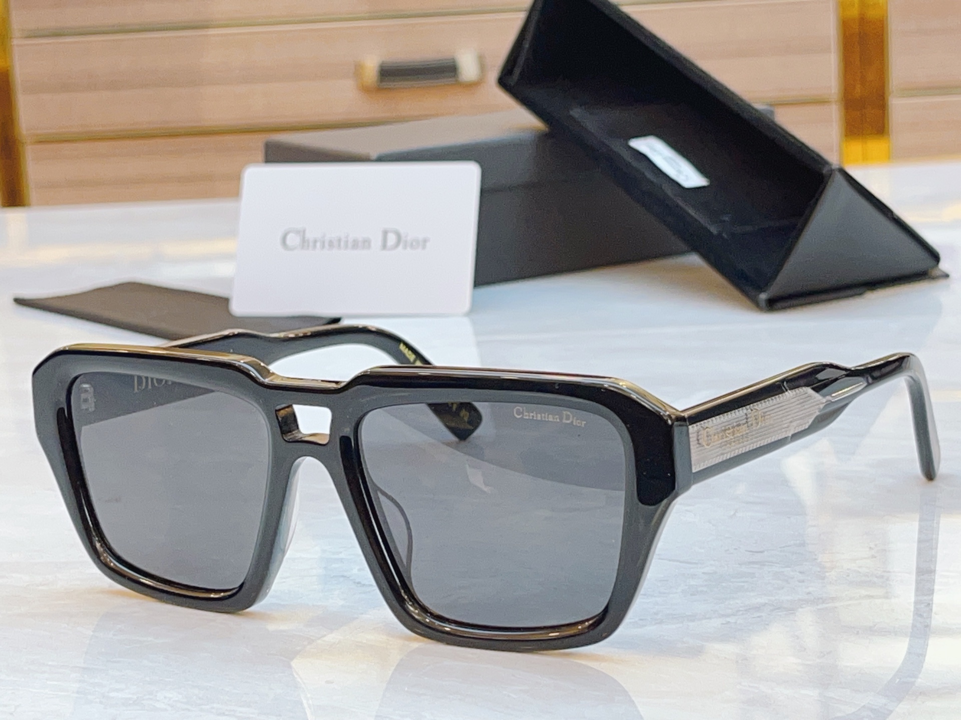 ，【DIO* 】迪*奥新款太阳镜，MODEL：Chrisrian DIOR LabeIR2F，SIZE：