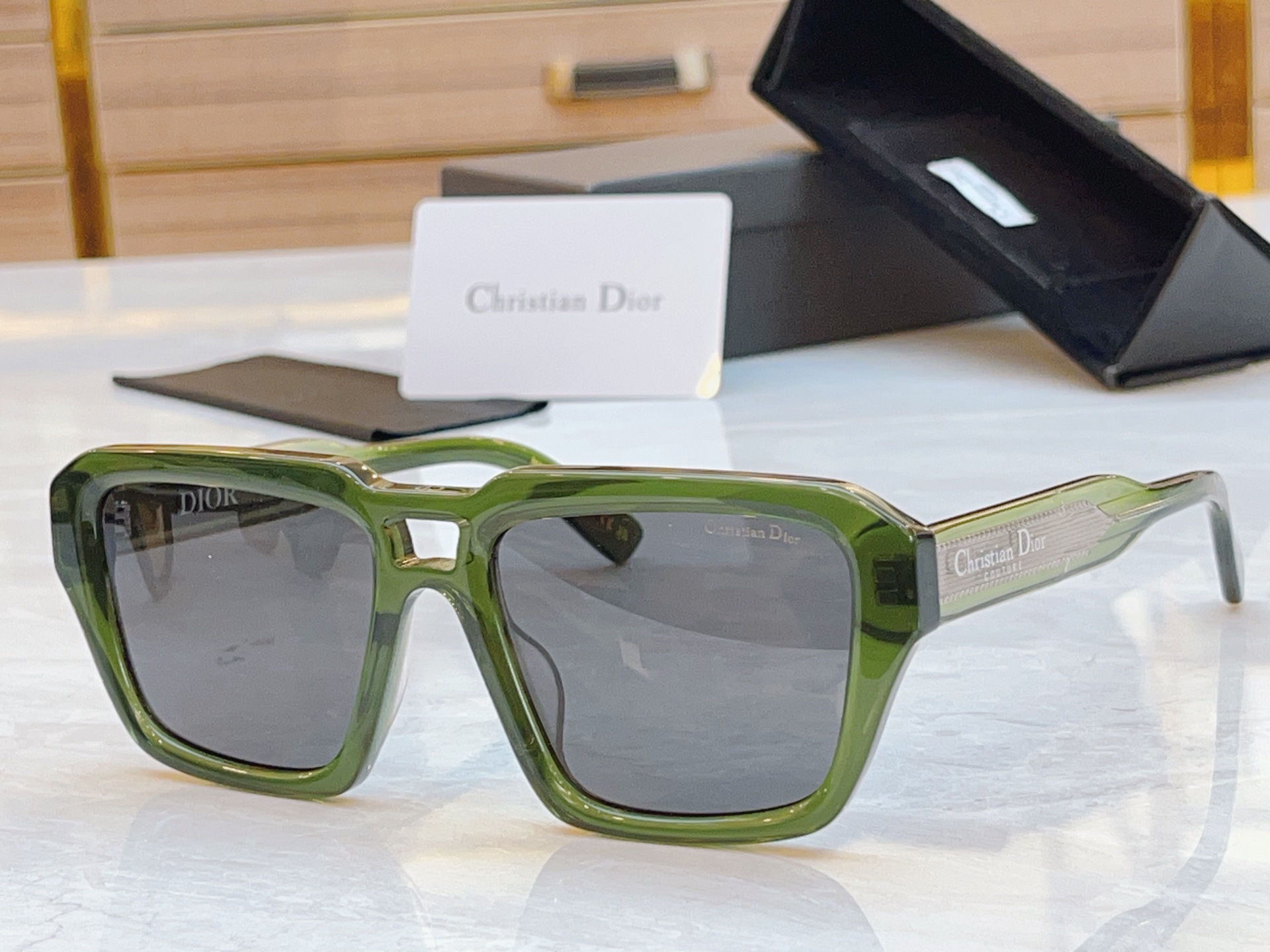，【DIO* 】迪*奥新款太阳镜，MODEL：Chrisrian DIOR LabeIR2F，SIZE：