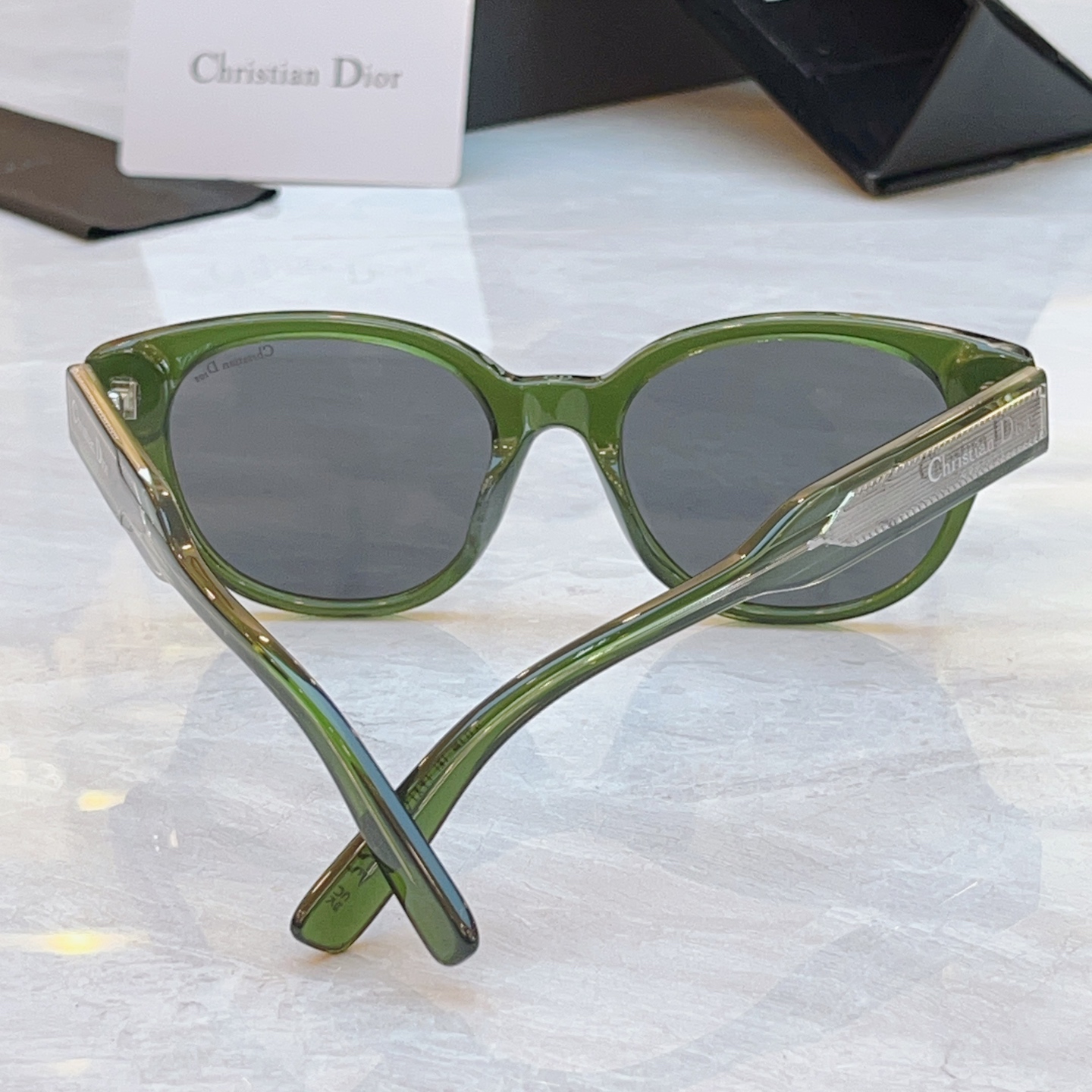 ，【DIO* 】迪*奥新款太阳镜，
MODEL：Chrisrian DIOR LabeI R1F，SIZ