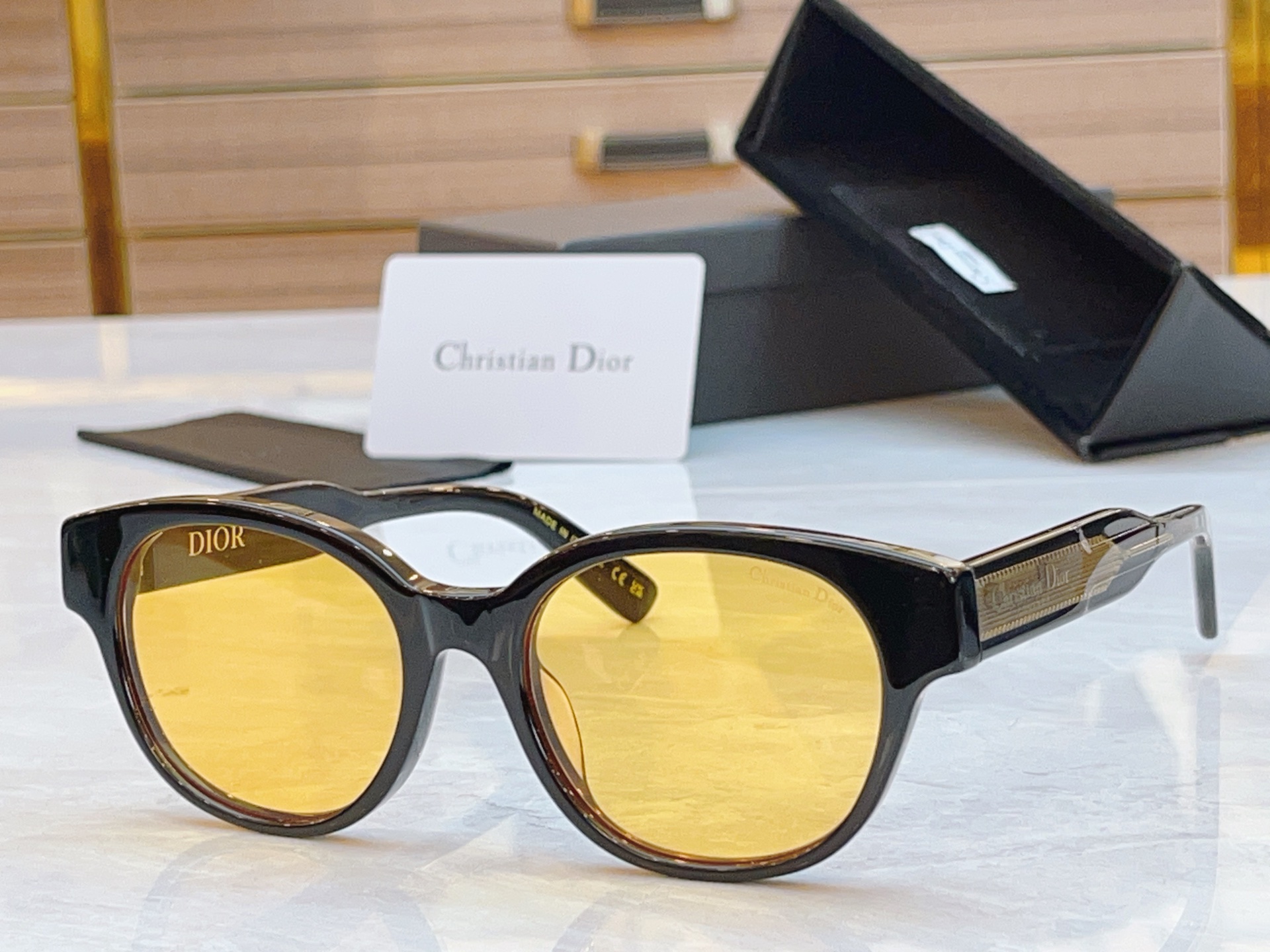 ，【DIO* 】迪*奥新款太阳镜，
MODEL：Chrisrian DIOR LabeI R1F，SIZ