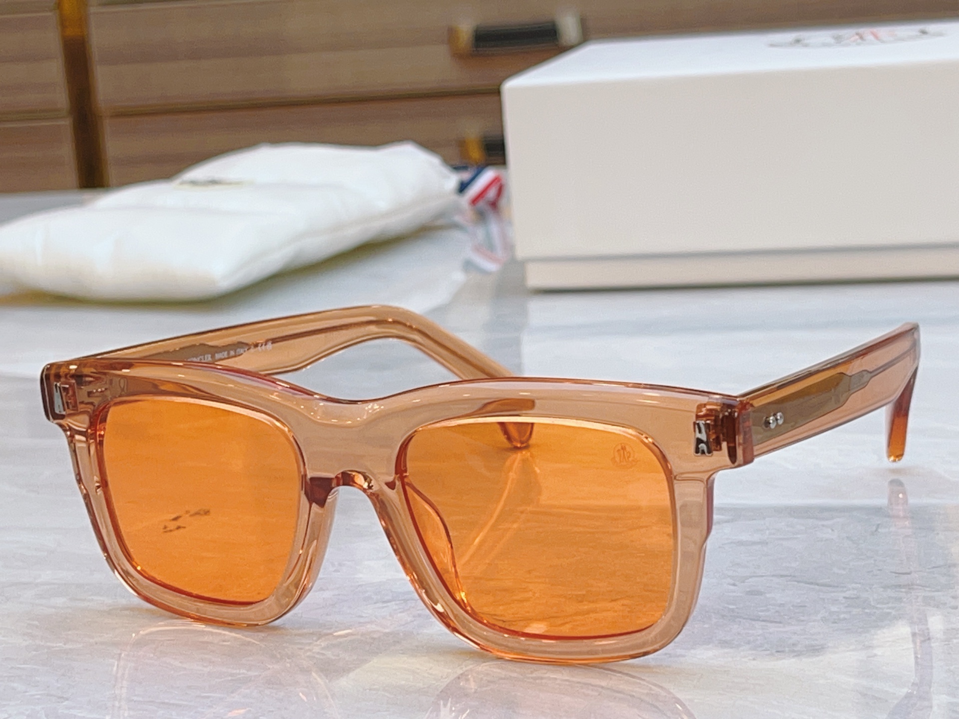  盒子加15，【MONC LER】新款太阳镜，
MODEL：ME6004，SIZE：51口21-145