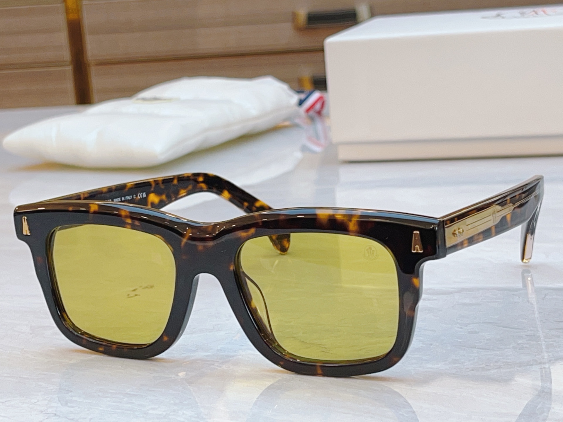  盒子加15，【MONC LER】新款太阳镜，
MODEL：ME6004，SIZE：51口21-145