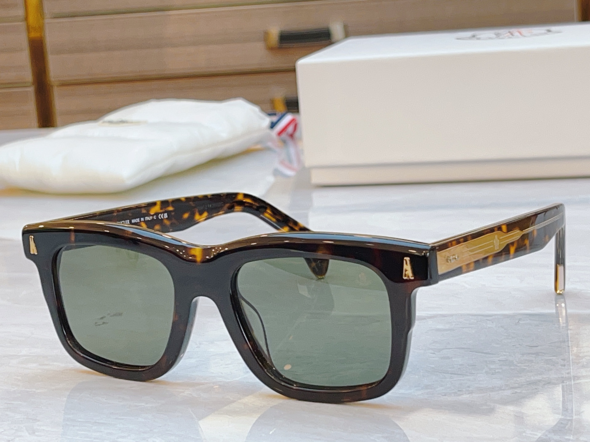  盒子加15，【MONC LER】新款太阳镜，
MODEL：ME6004，SIZE：51口21-145