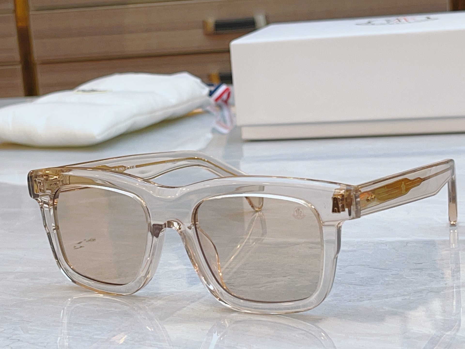  盒子加15，【MONC LER】新款太阳镜，
MODEL：ME6004，SIZE：51口21-145