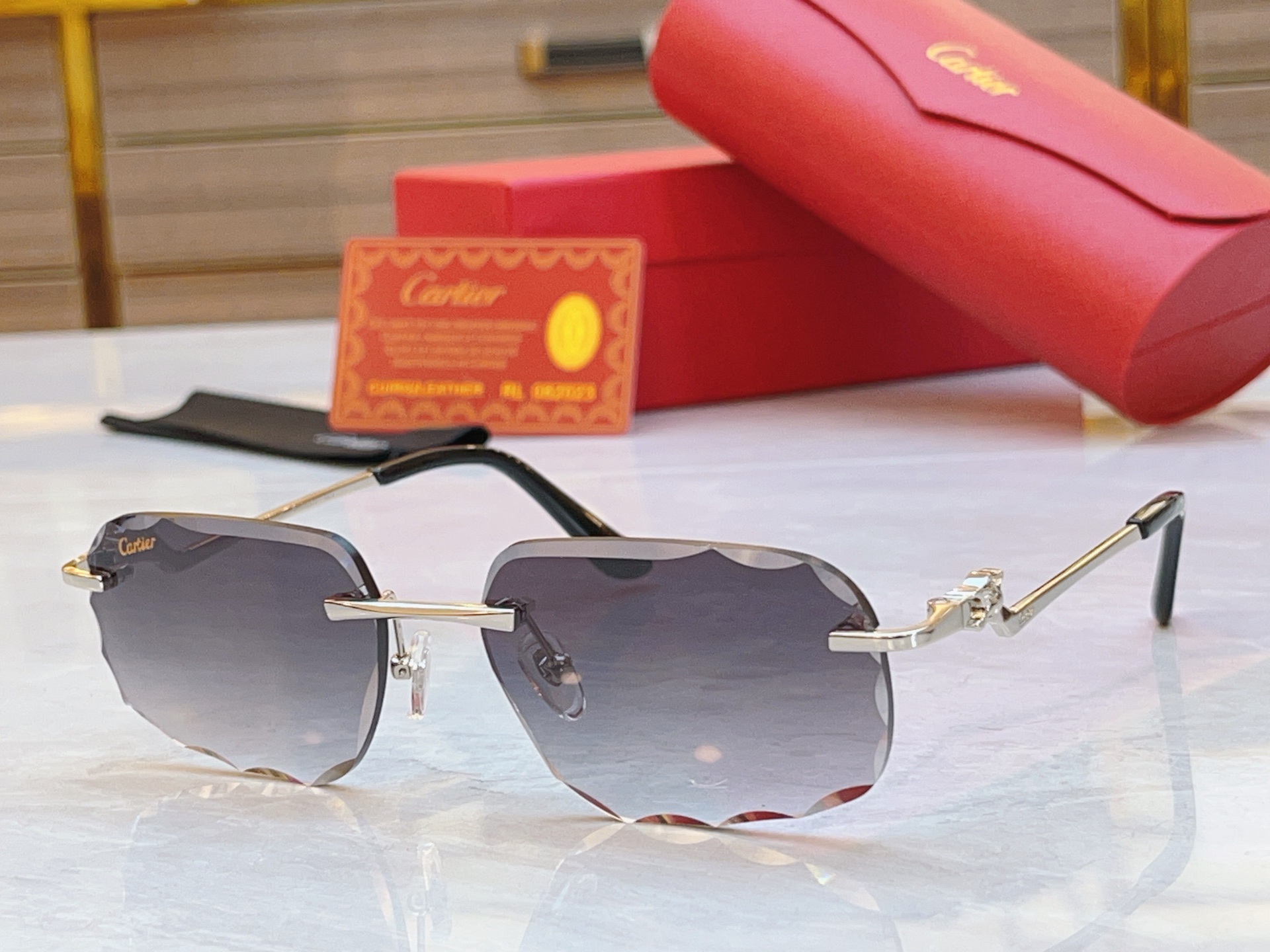 太阳 变色，【CARTIE*】卡地*亚新款太阳镜，CT0120O，size 57口17-140