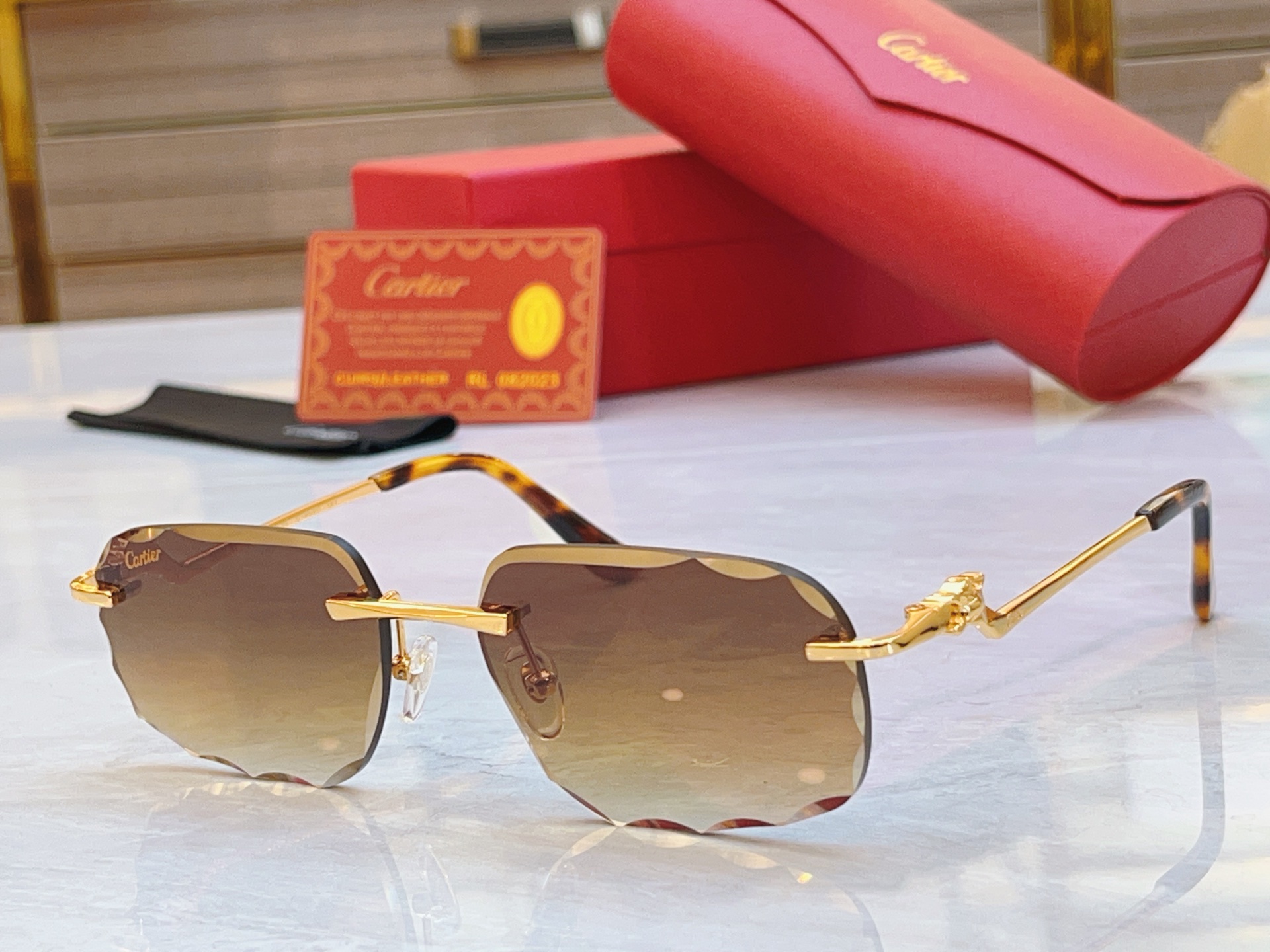 太阳 变色，【CARTIE*】卡地*亚新款太阳镜，CT0120O，size 57口17-140