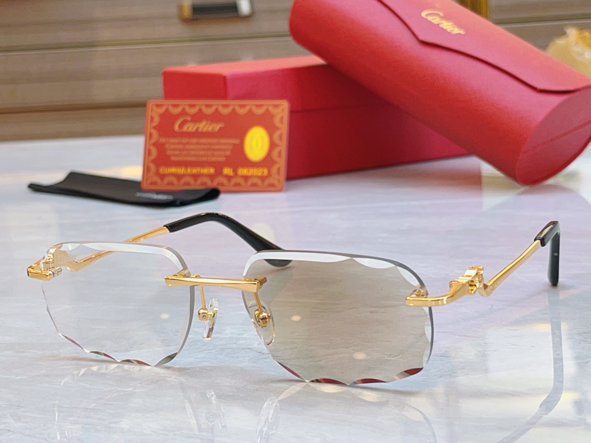 太阳 变色，【CARTIE*】卡地*亚新款太阳镜，CT0120O，size 57口17-140