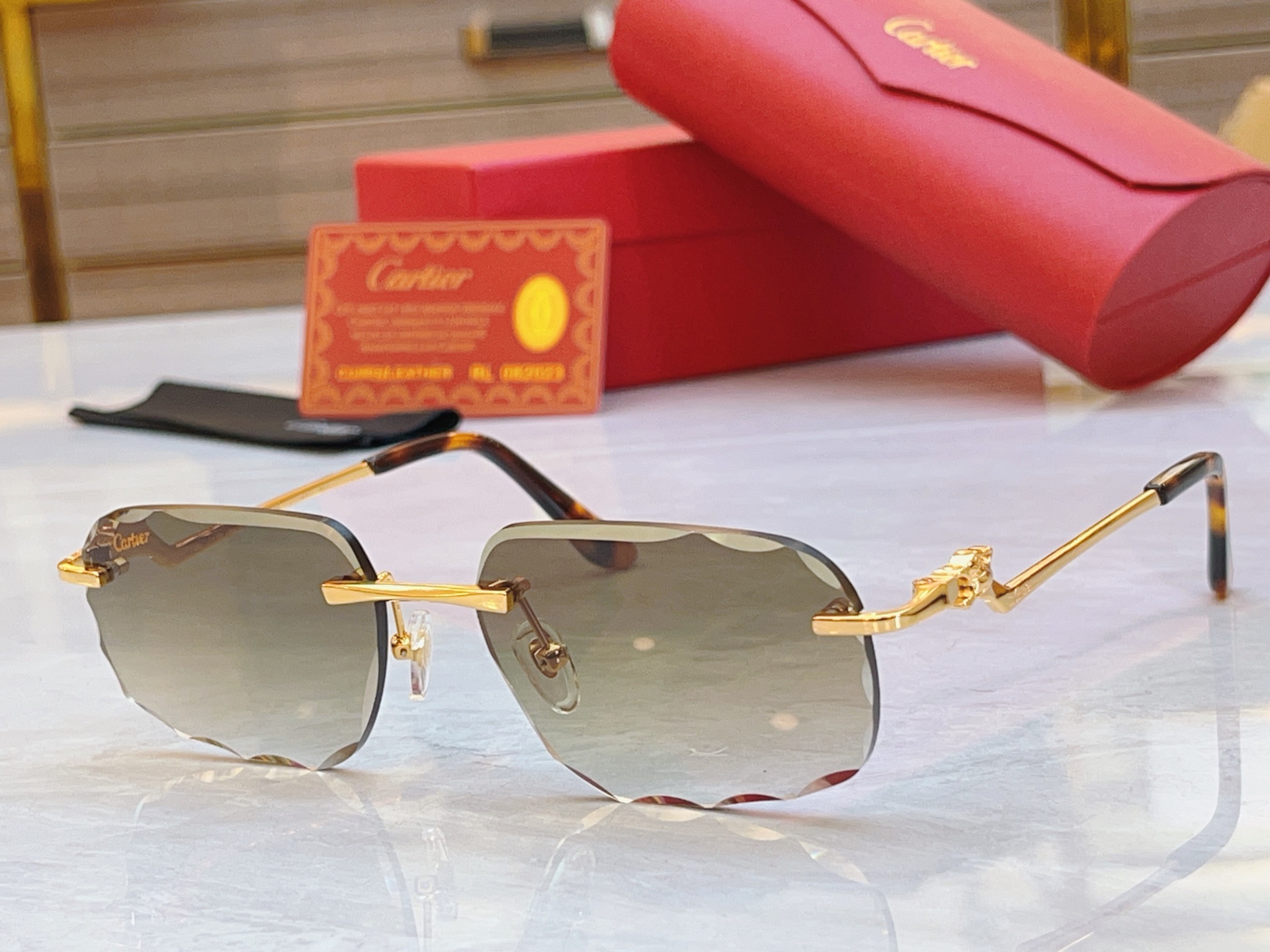 太阳 变色，【CARTIE*】卡地*亚新款太阳镜，CT0120O，size 57口17-140