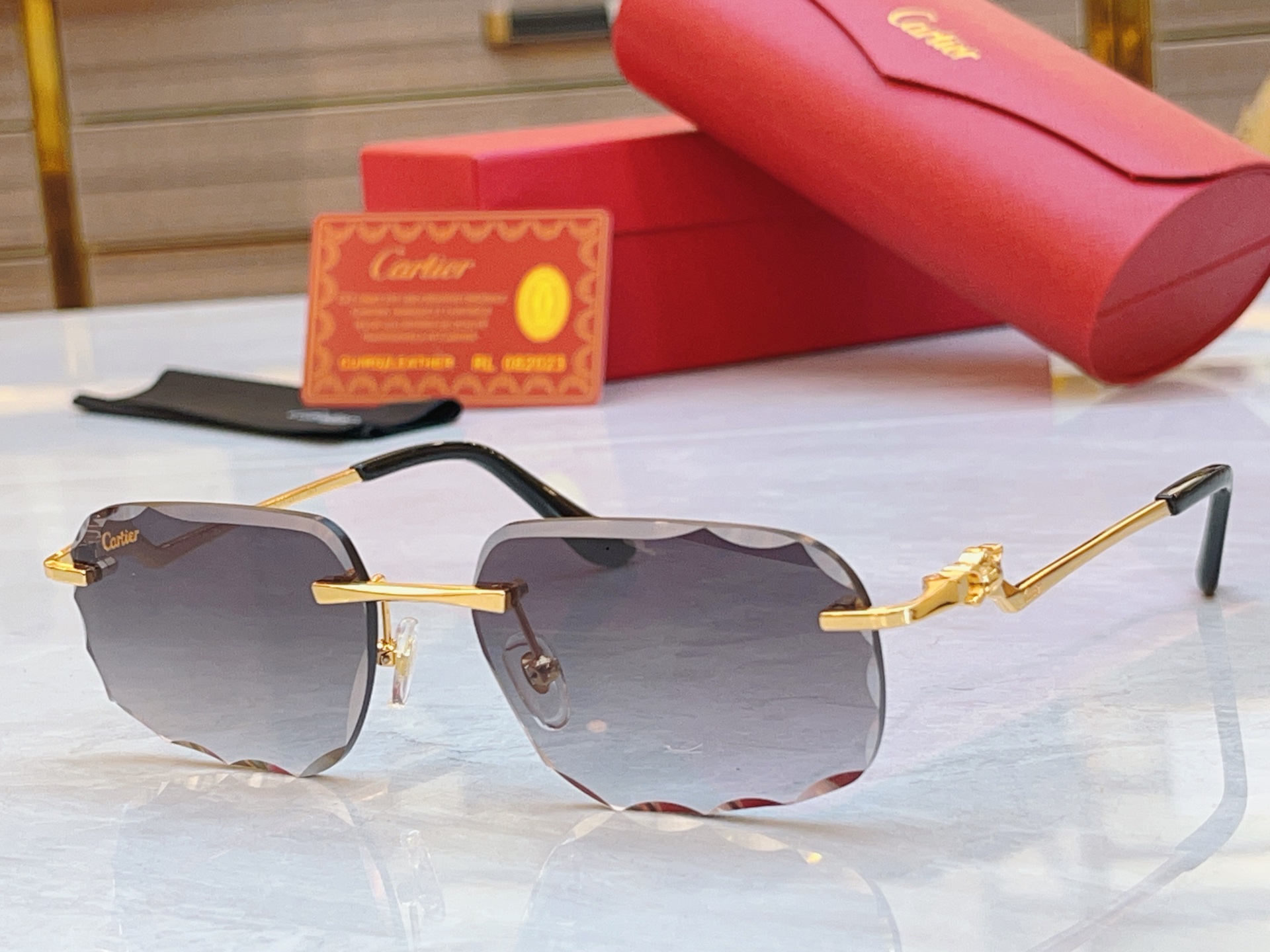 太阳 变色，【CARTIE*】卡地*亚新款太阳镜，CT0120O，size 57口17-140