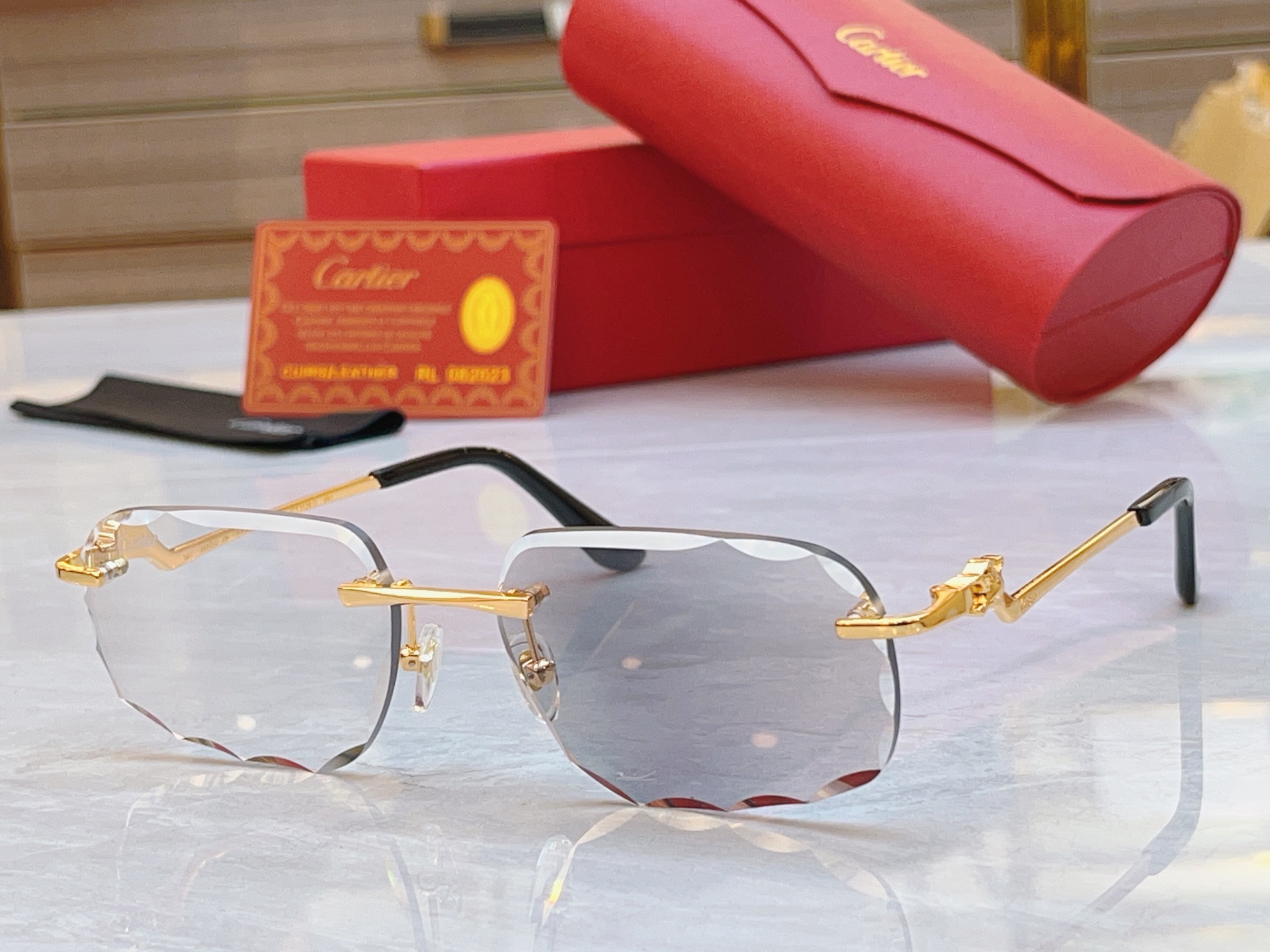 太阳 变色，【CARTIE*】卡地*亚新款太阳镜，CT0120O，size 57口17-140