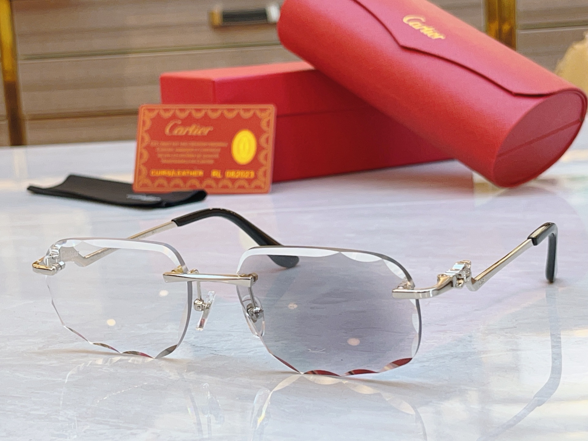 太阳 变色，【CARTIE*】卡地*亚新款太阳镜，CT0120O，size 57口17-140