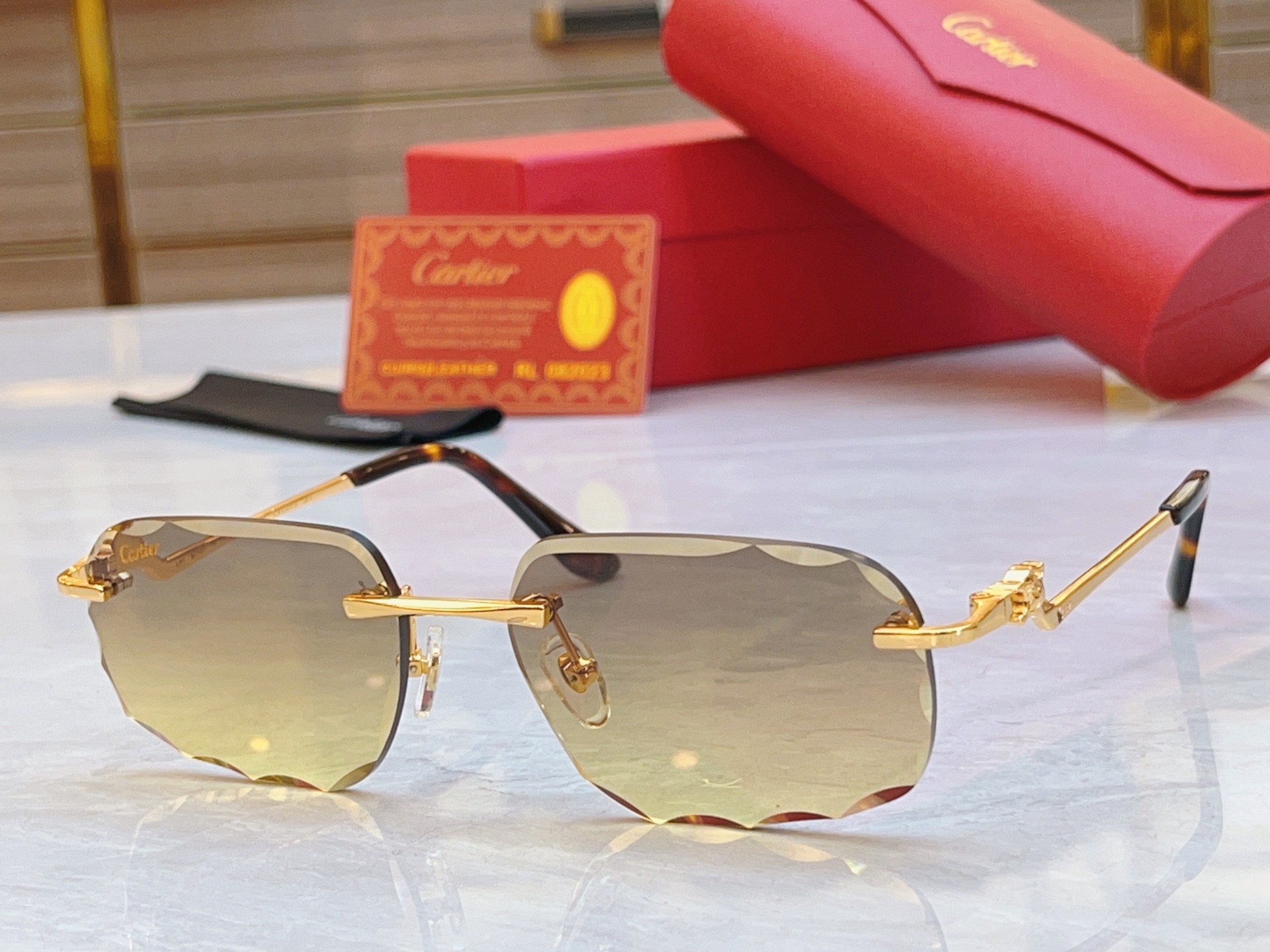 太阳 变色，【CARTIE*】卡地*亚新款太阳镜，CT0120O，size 57口17-140