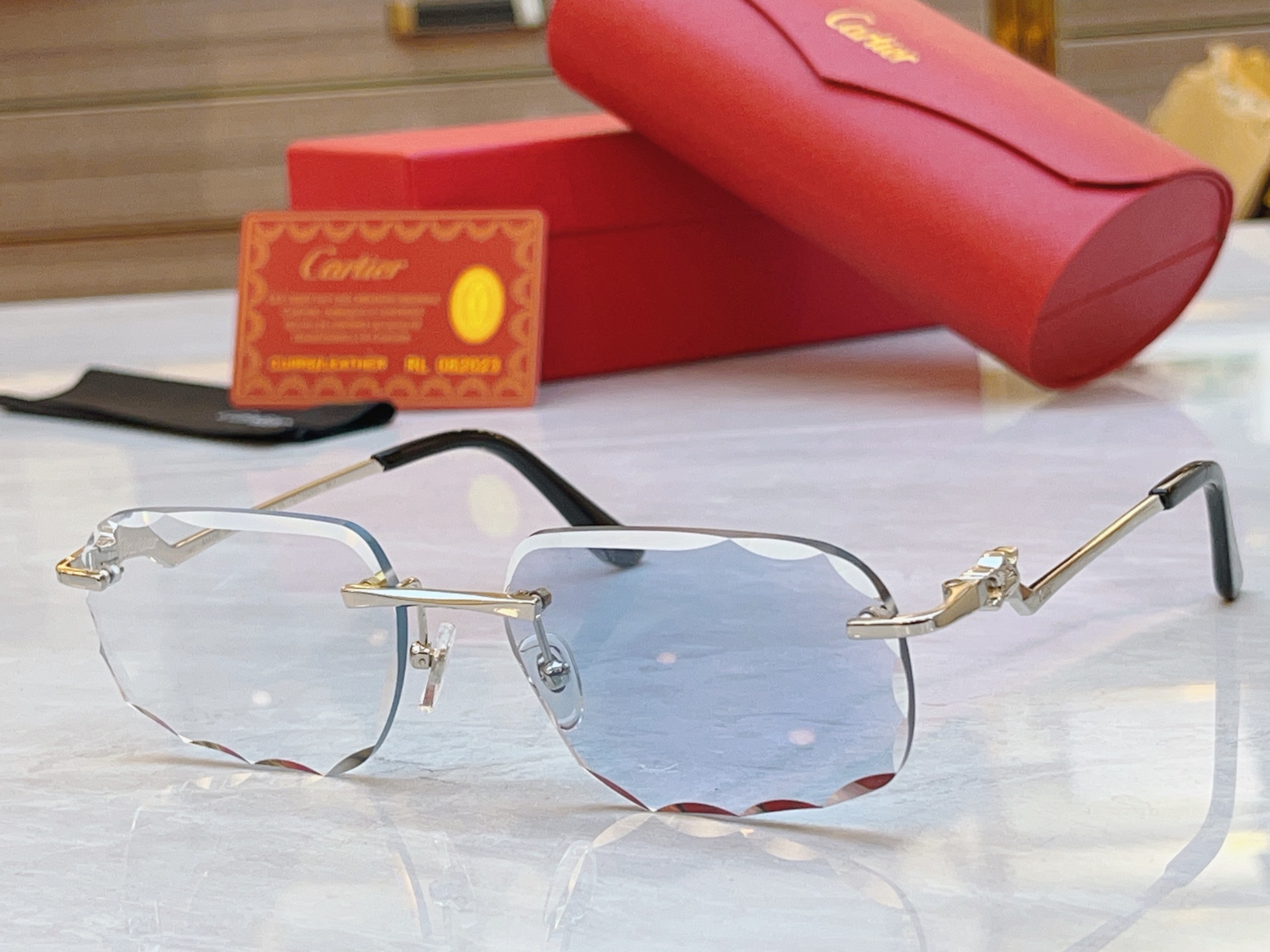 太阳 变色，【CARTIE*】卡地*亚新款太阳镜，CT0120O，size 57口17-140