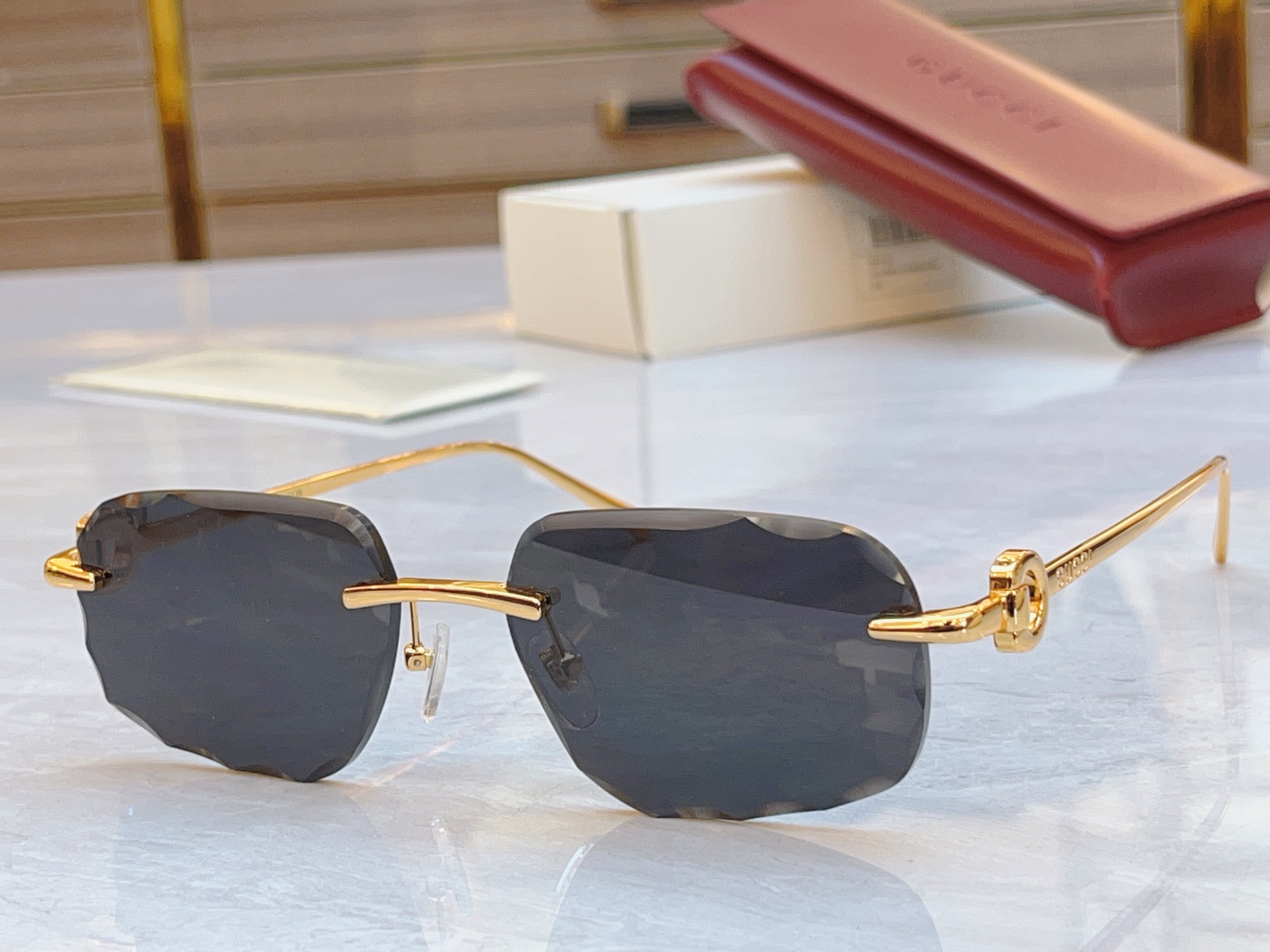 太阳 变色，【GUCC*】古*驰新款太阳镜🕶️，MODEL：GG1657，SIZE：56口17-143