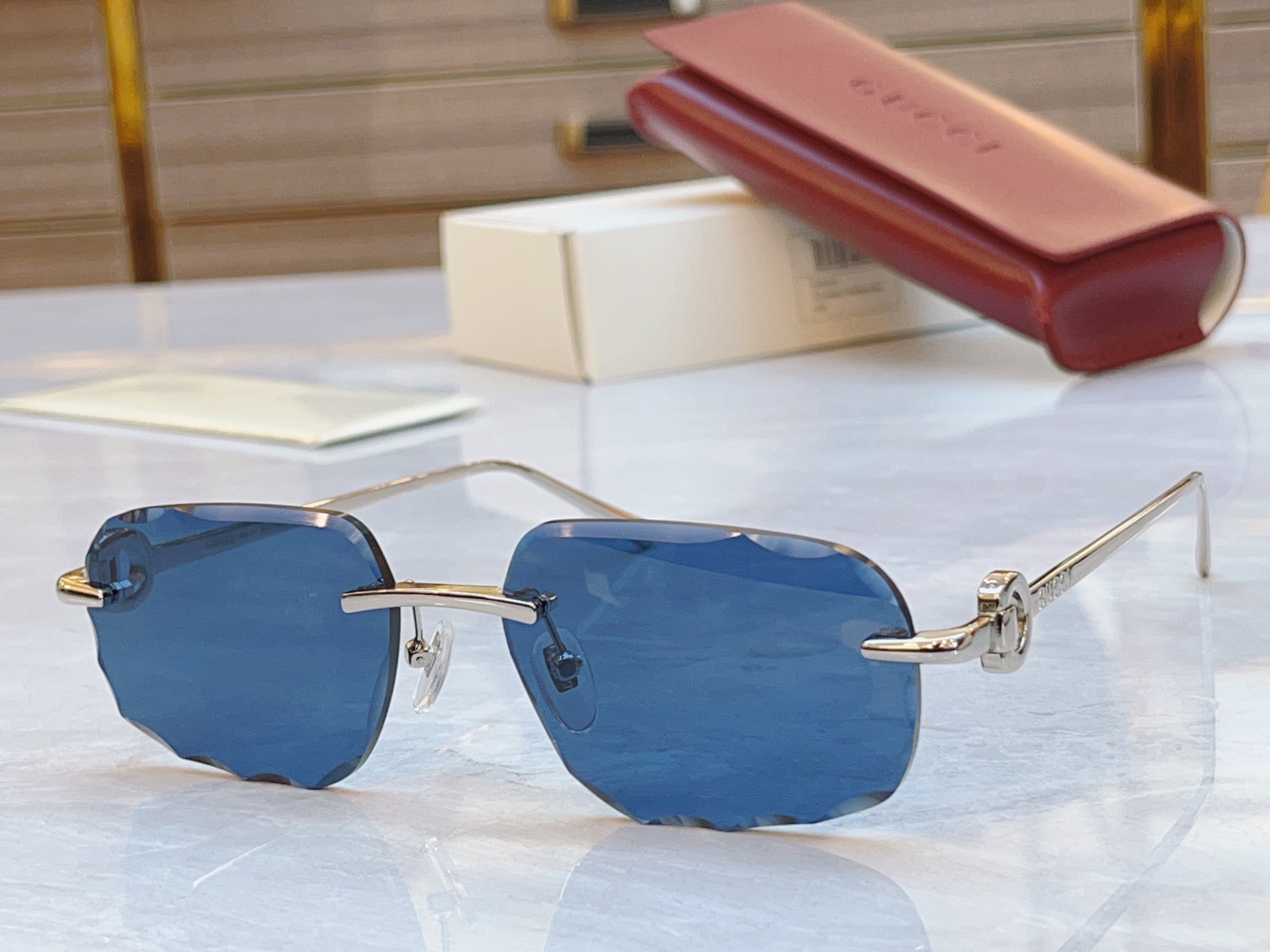 太阳 变色，【GUCC*】古*驰新款太阳镜🕶️，MODEL：GG1657，SIZE：56口17-143