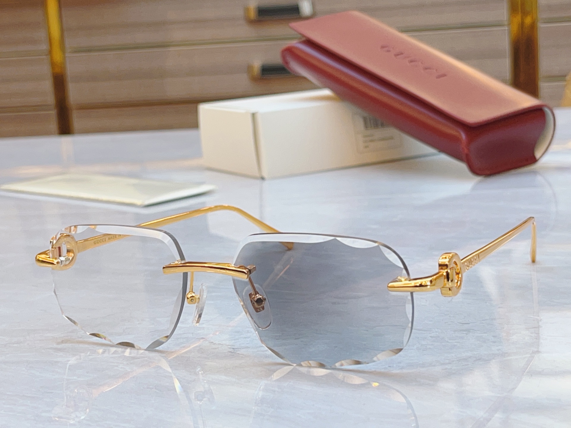 太阳 变色，【GUCC*】古*驰新款太阳镜🕶️，MODEL：GG1657，SIZE：56口17-143