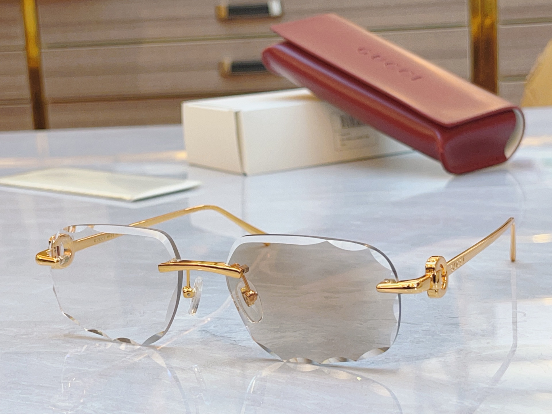 太阳 变色，【GUCC*】古*驰新款太阳镜🕶️，MODEL：GG1657，SIZE：56口17-143